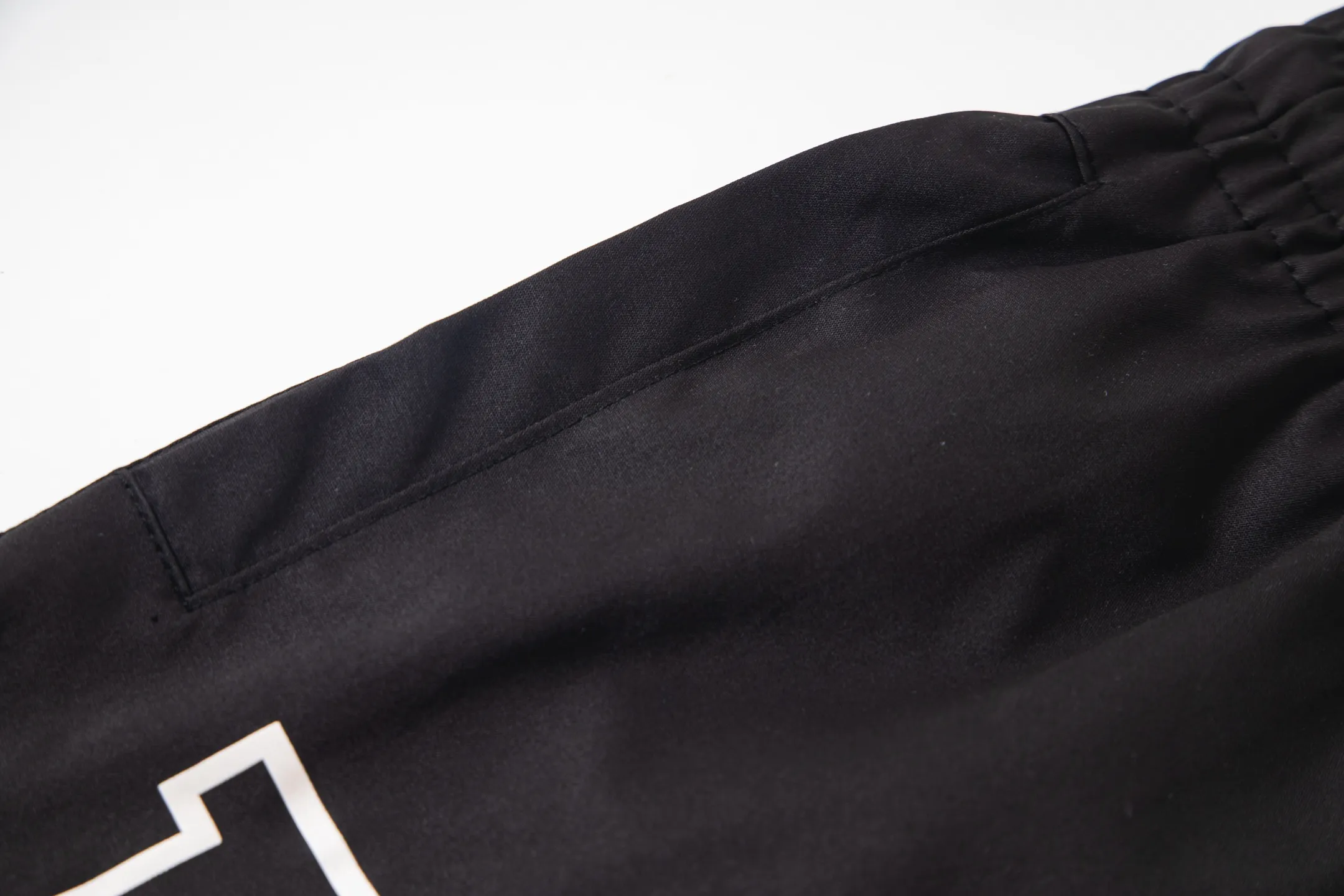 809#P150 Rhude American trendy brand quick-drying beach pants elastic waist shorts letter printed trendy lining mesh men's loose sports pants Color: Black Gray Green Blue Fabric: 150g nylon 100% polyester Size: S M L XL