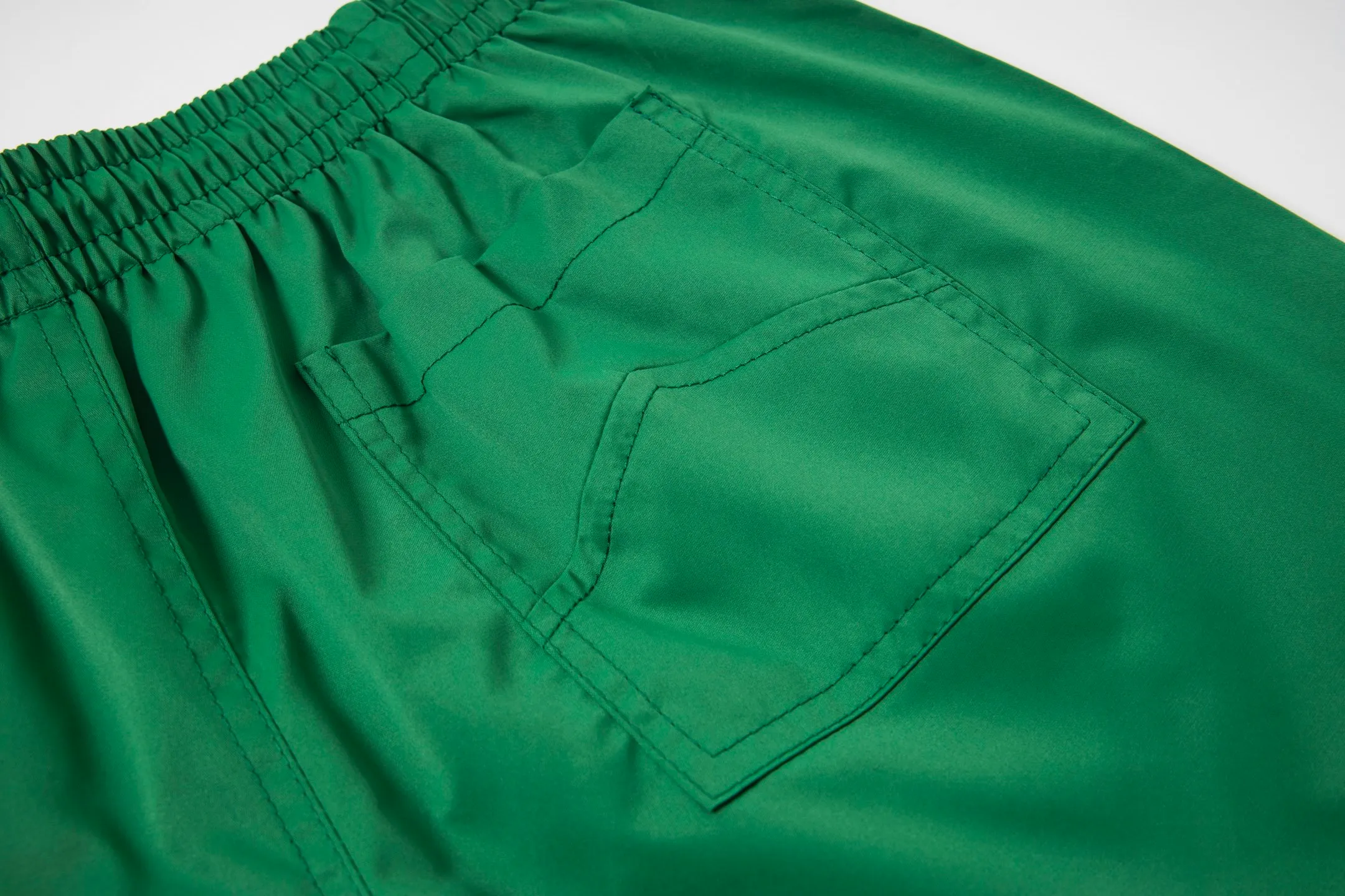 809#P150 Rhude American trendy brand quick-drying beach pants elastic waist shorts letter printed trendy lining mesh men's loose sports pants Color: Black Gray Green Blue Fabric: 150g nylon 100% polyester Size: S M L XL