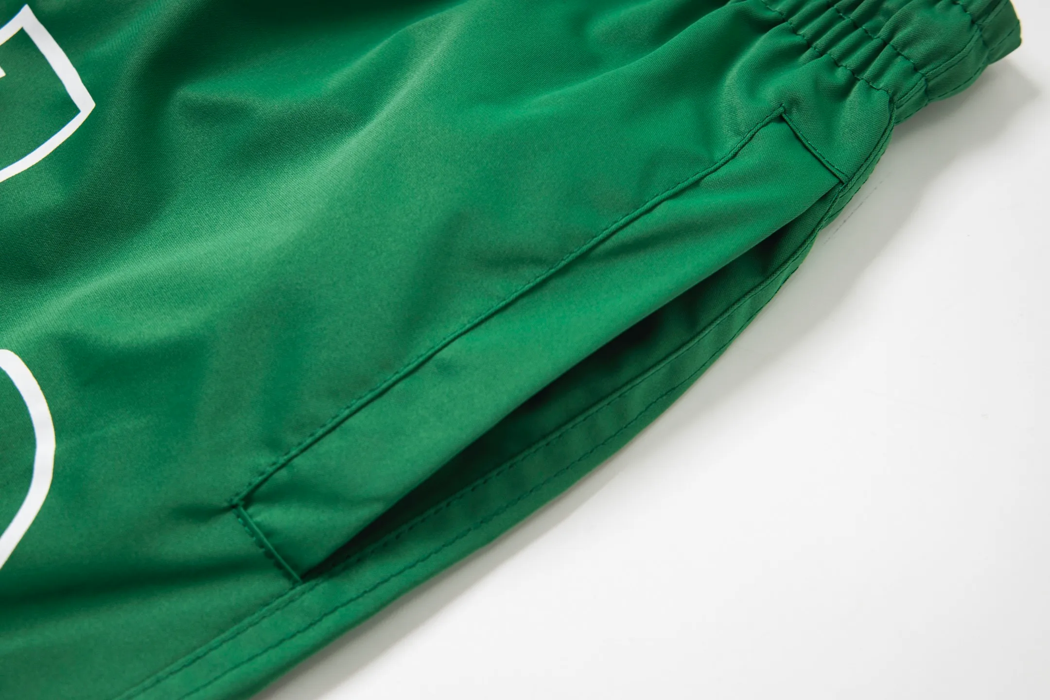 809#P150 Rhude American trendy brand quick-drying beach pants elastic waist shorts letter printed trendy lining mesh men's loose sports pants Color: Black Gray Green Blue Fabric: 150g nylon 100% polyester Size: S M L XL