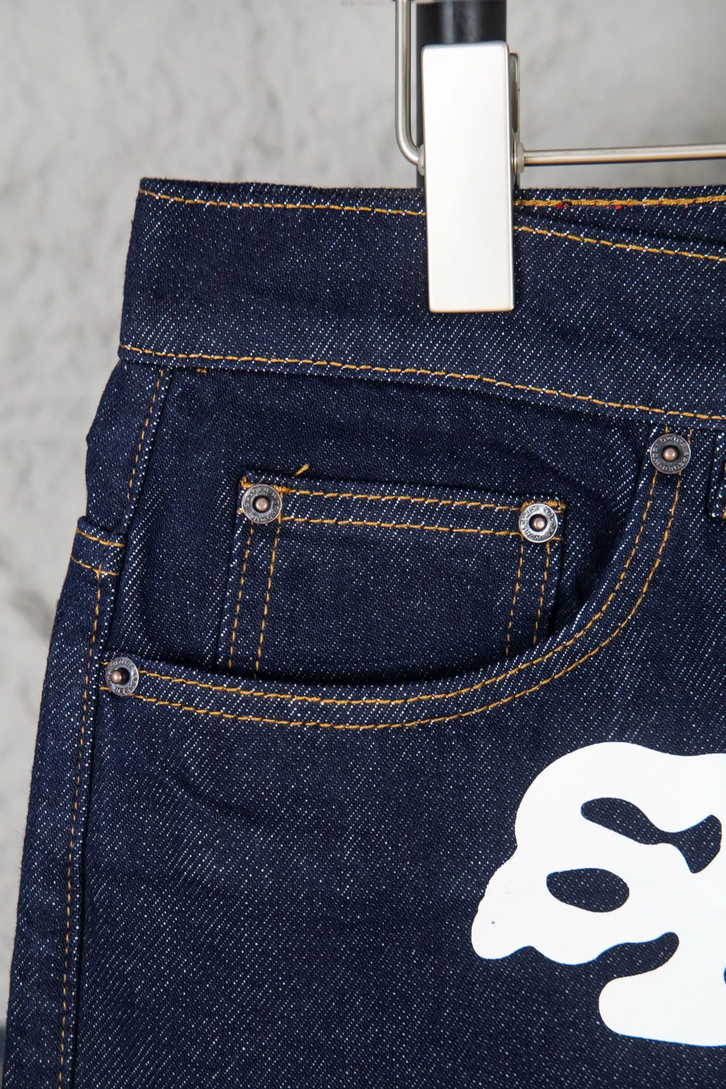 P240 Outdoor original picture straight out) Top version Sp10der street fashion brand printed washed and distressed casual jeans for men and women. Size: 28 30 32 34 36
