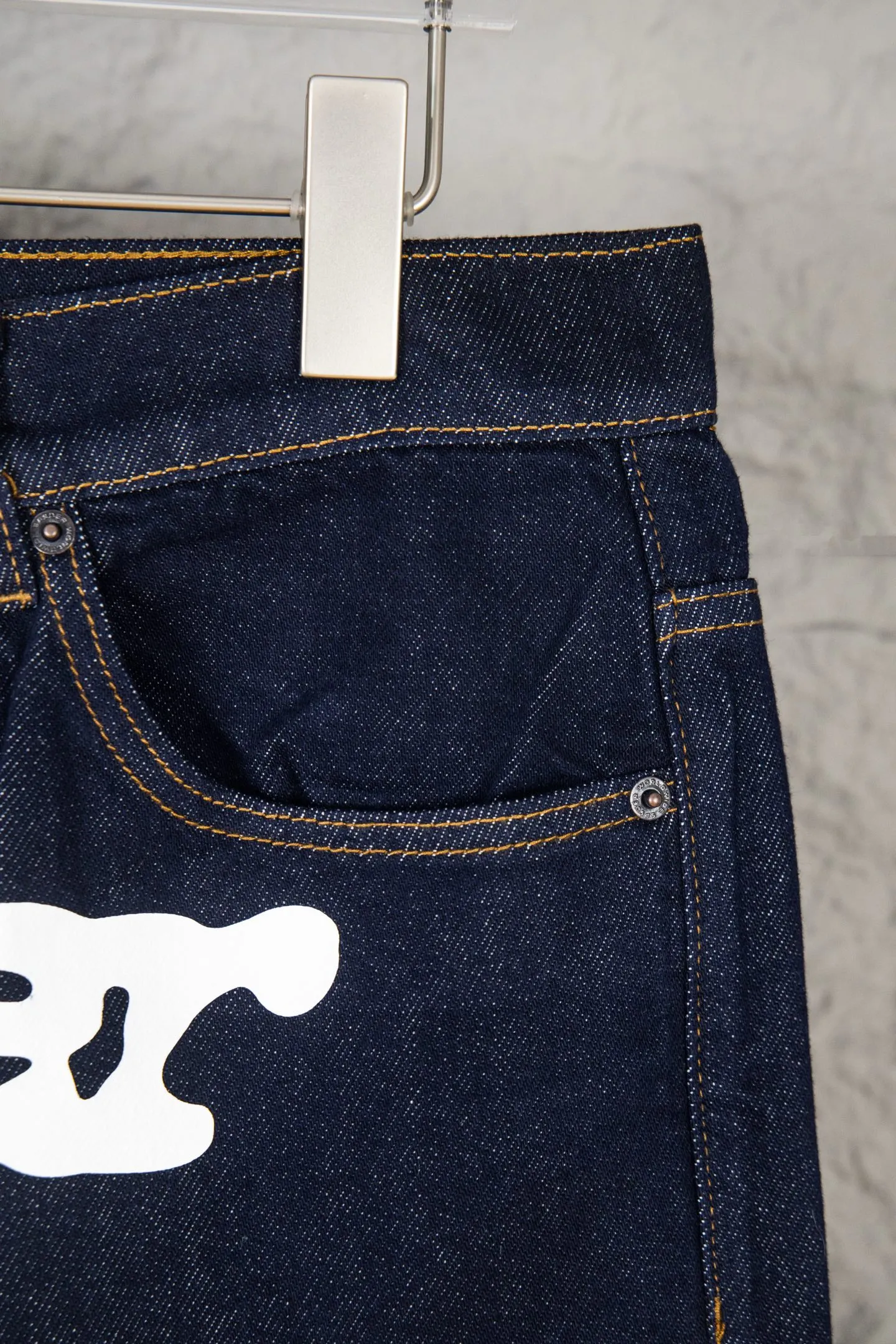 P240 Outdoor original picture straight out) Top version Sp10der street fashion brand printed washed and distressed casual jeans for men and women. Size: 28 30 32 34 36