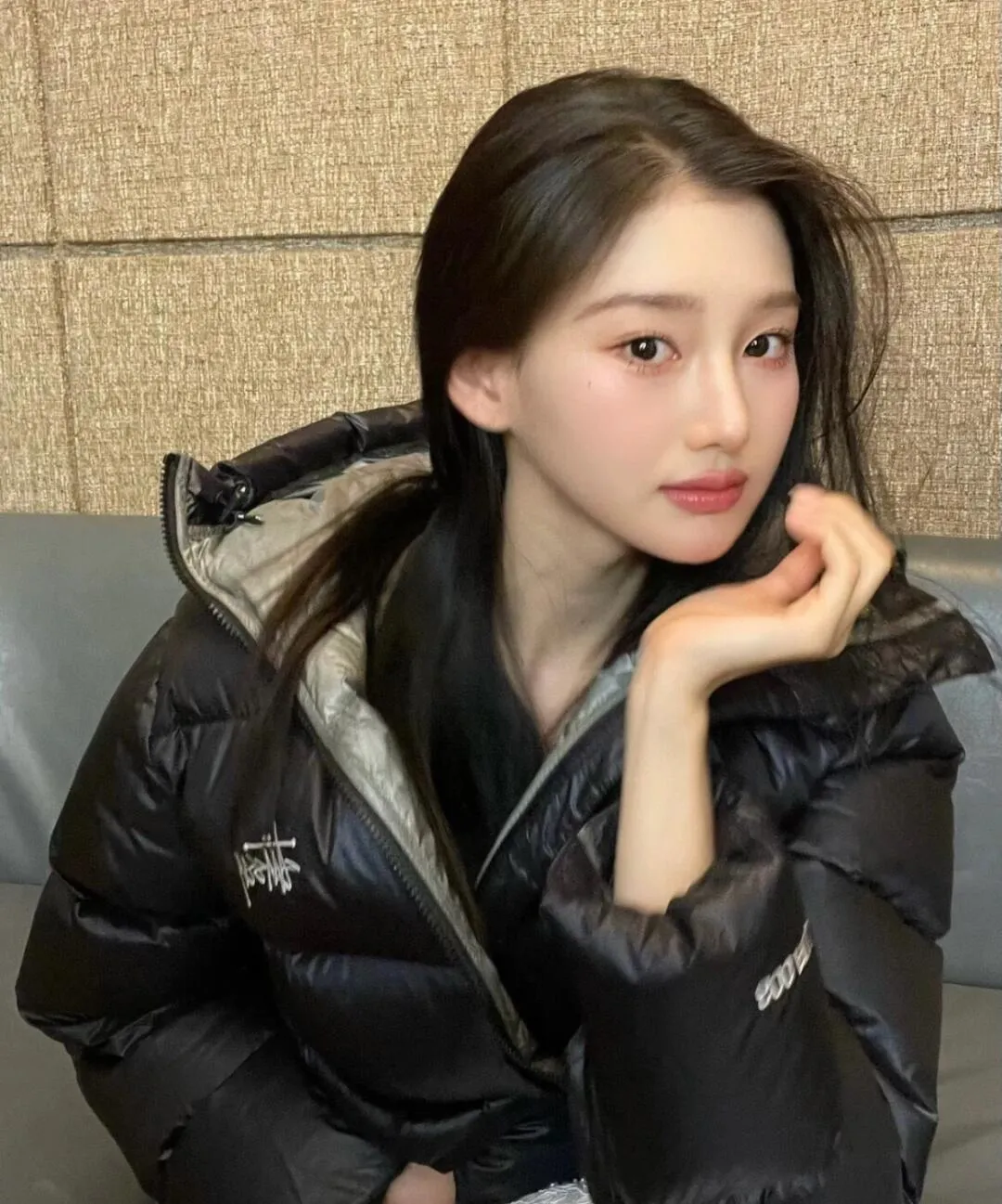 Stussy/Stussy 22Fw classic letter hooded down jacket, black, gray, black and pink, S-XL, filled with national standard 90 velvet/average 450g of velvet. It has a Michelin effect when you put it on. 800 puffs, fluffy and warm, full and light.