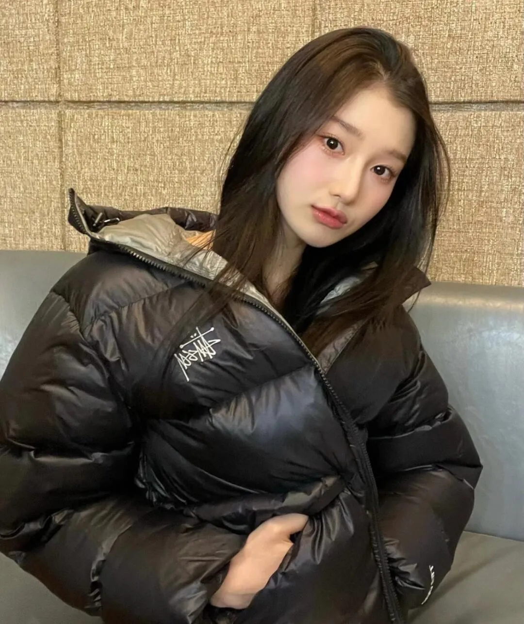Stussy/Stussy 22Fw classic letter hooded down jacket, black, gray, black and pink, S-XL, filled with national standard 90 velvet/average 450g of velvet. It has a Michelin effect when you put it on. 800 puffs, fluffy and warm, full and light.