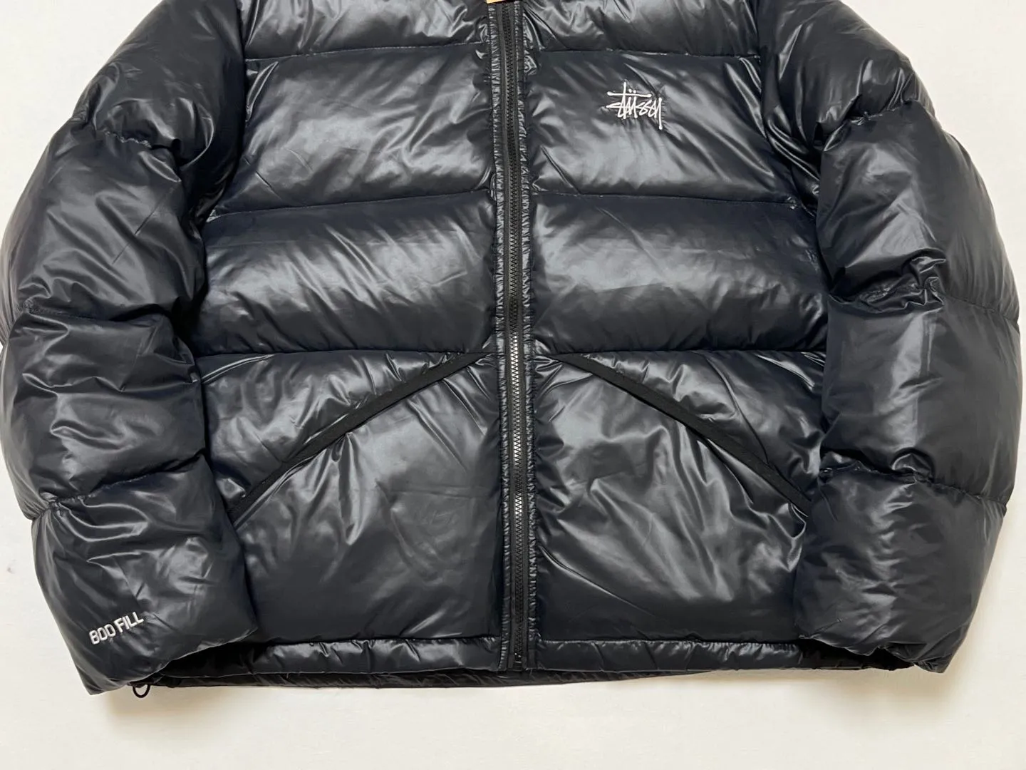 Stussy/Stussy 22Fw classic letter hooded down jacket, black, gray, black and pink, S-XL, filled with national standard 90 velvet/average 450g of velvet. It has a Michelin effect when you put it on. 800 puffs, fluffy and warm, full and light.