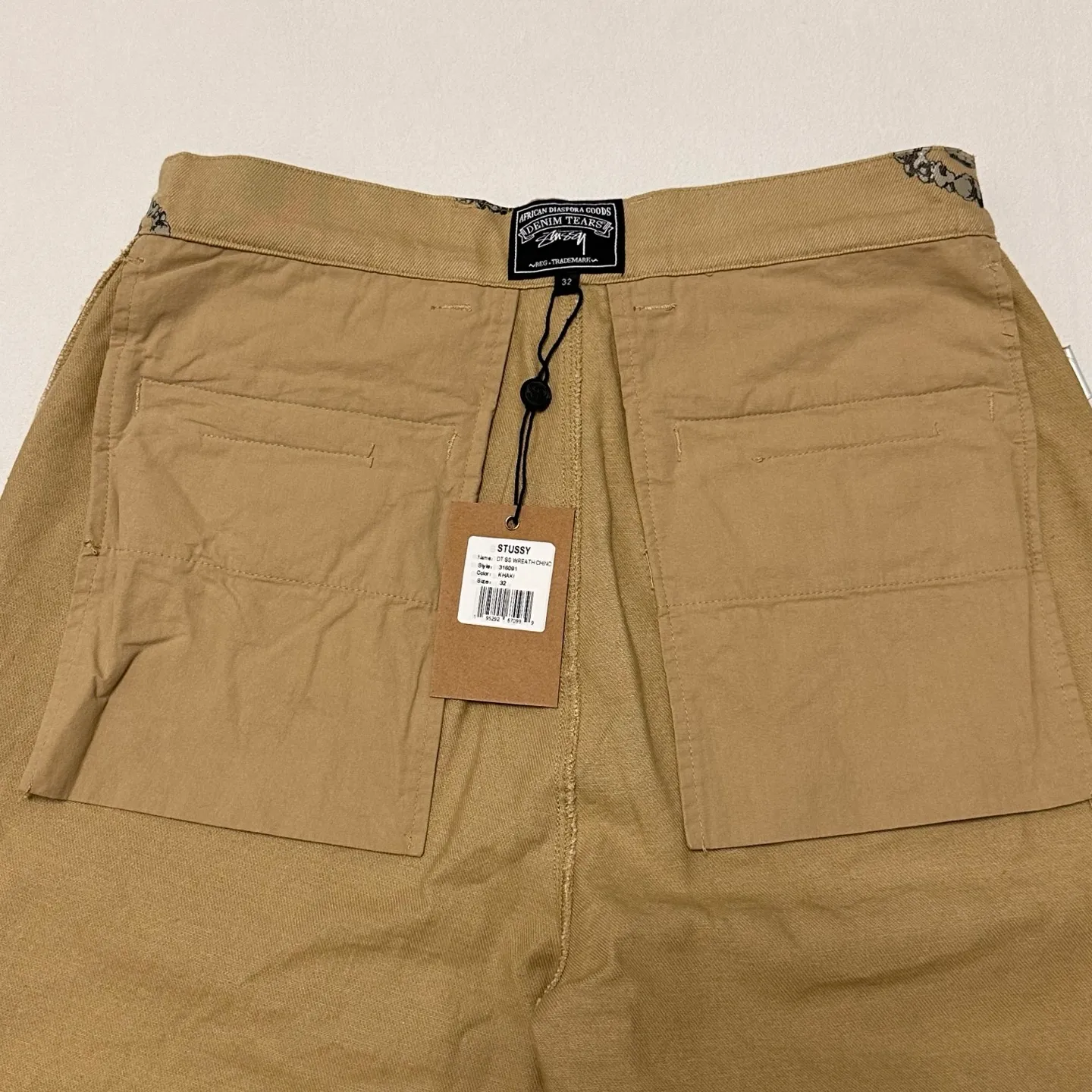 Detailed shooting of DT trousers STUSSY