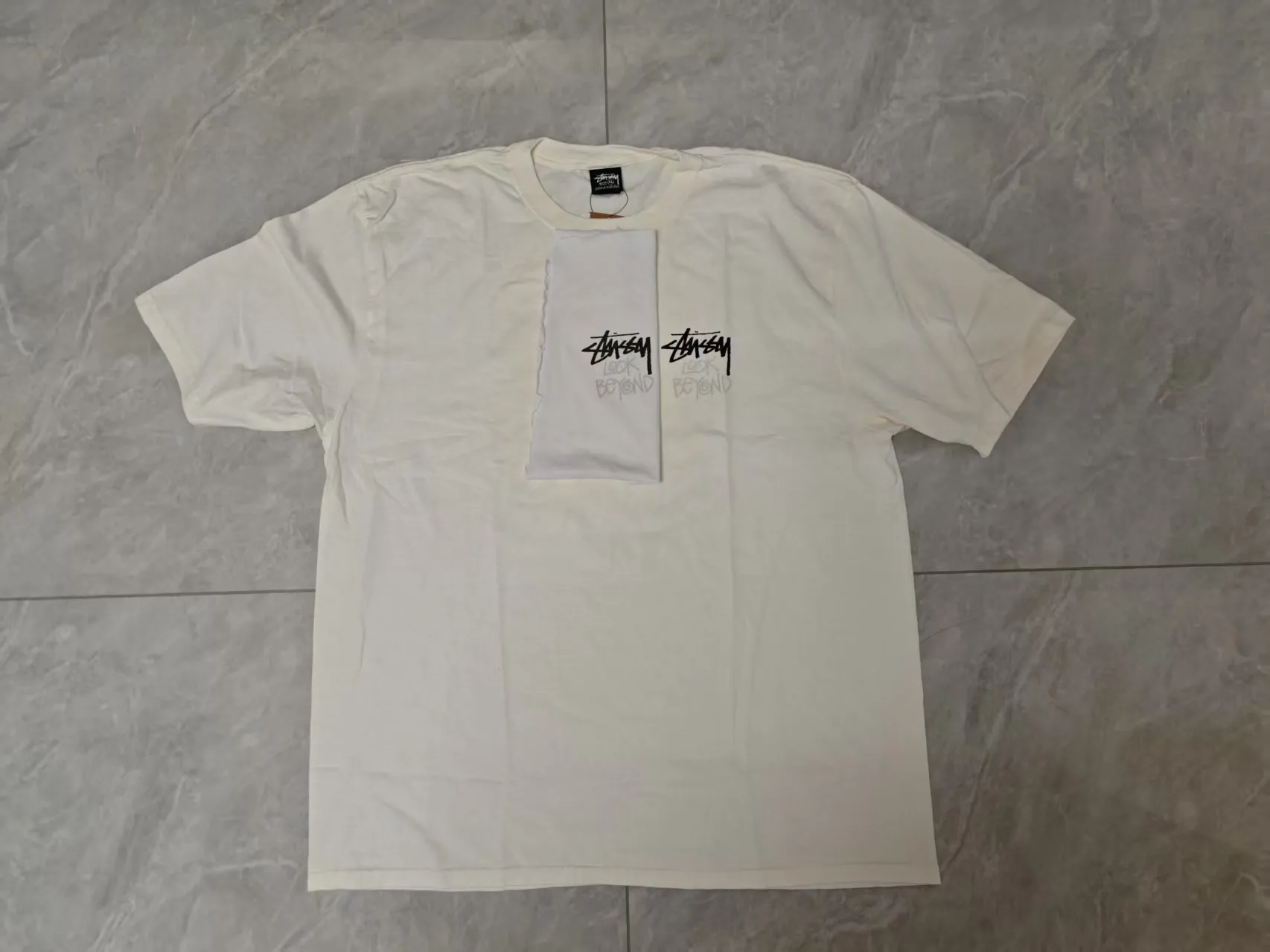 New model preview: STUSSY SS25 LOOK BEYOND TEE. The combination of double S and Taiyang is very beautiful. It is the best-selling one on the official website. If you like it, don’t miss it.