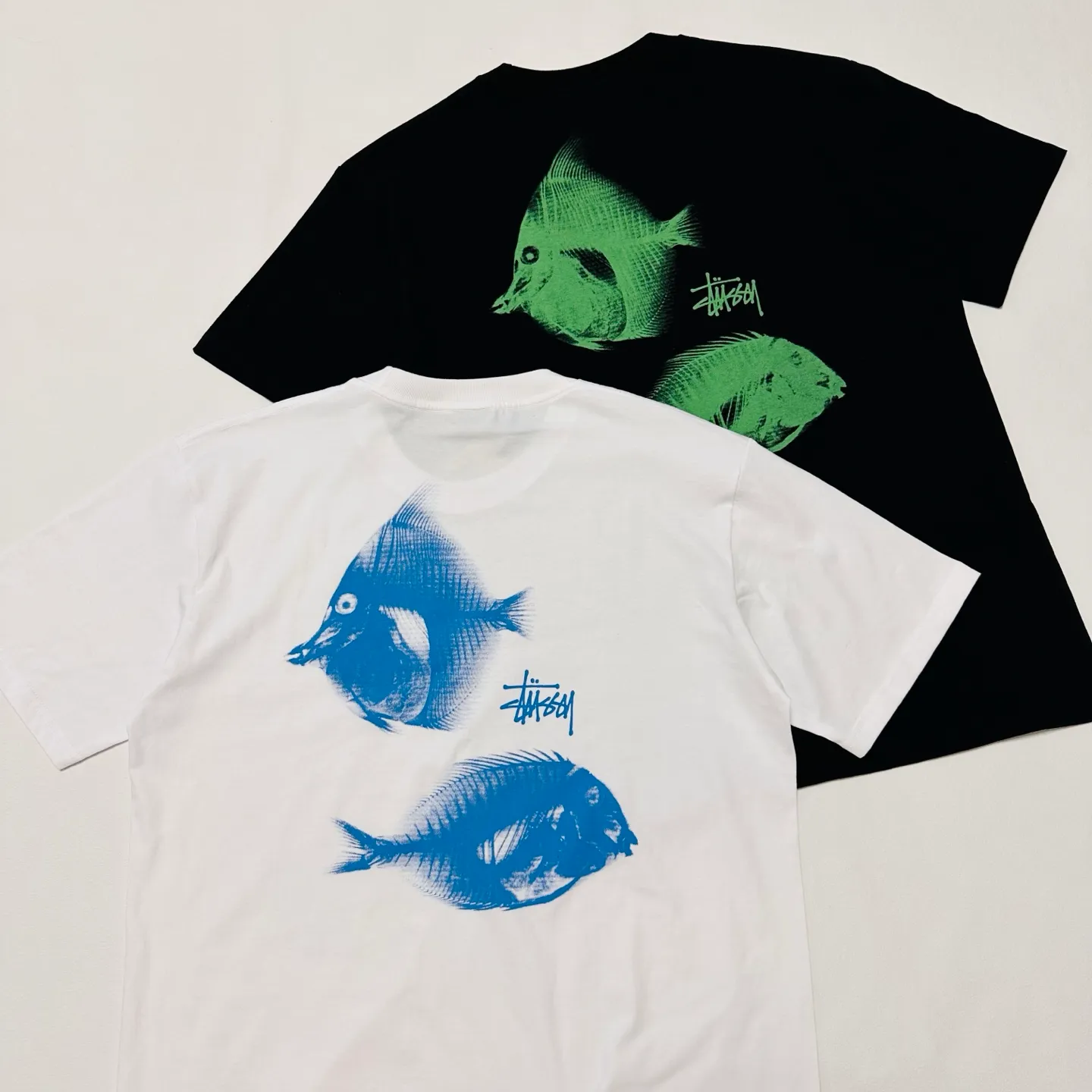 Detailed shooting of fish bone T-shirt STUSSY SS25 X-RAY FISHIN TEE Cha fish X-ray printed pattern short sleeves black and white S- XL