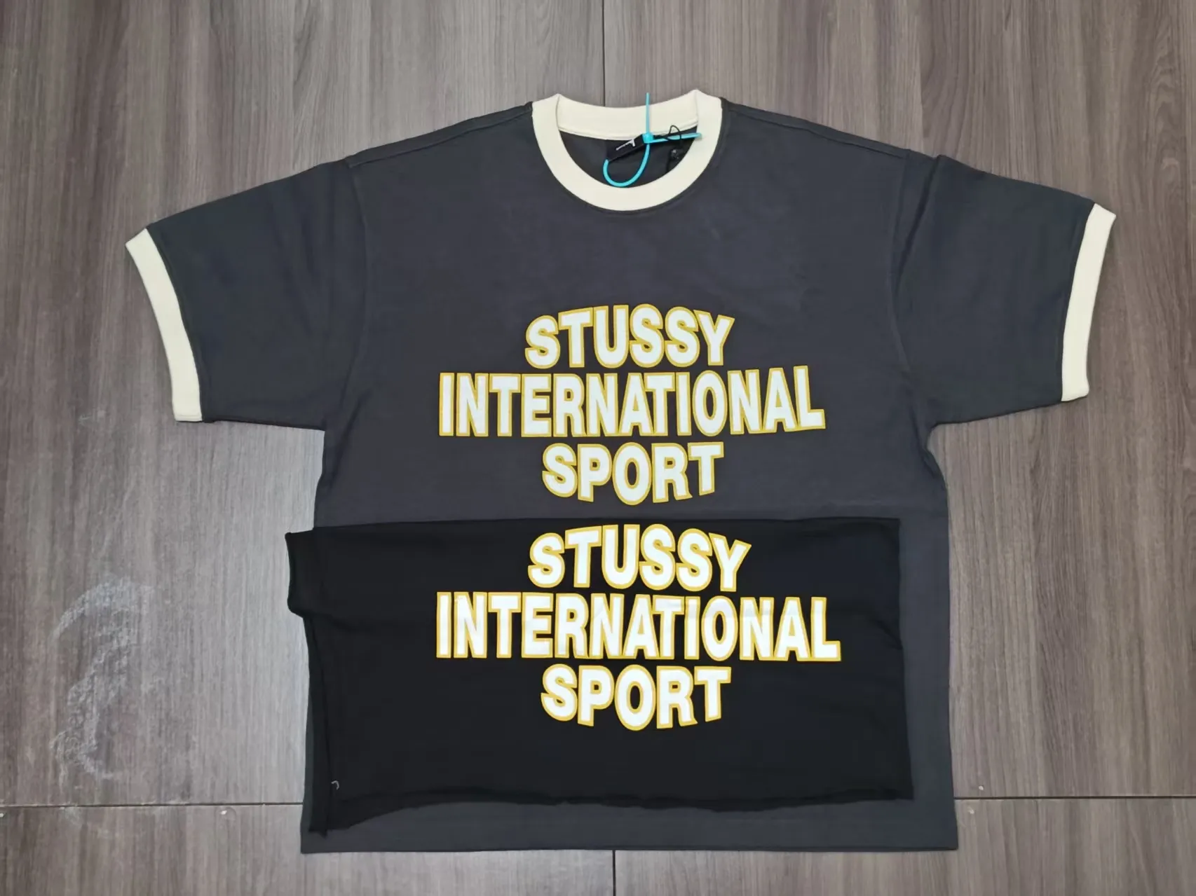 ZP pattern making: Made of heavy fabric, using 32 double yarns with a weight of 280 grams. The colors are light apricot and dark gray, custom woven and dyed. Contrast color collar T-shirt STUSSY SS25 HEAVY JERSEY CREW High weight knitted sports short sleeves, washed black, off-white, S- XL