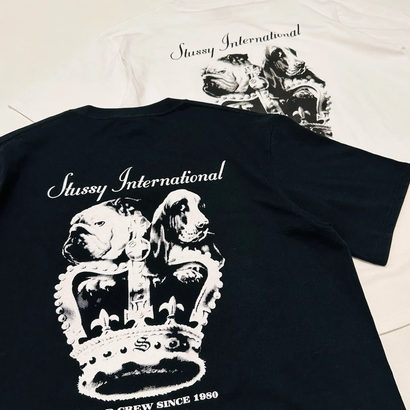 Detailed shooting of Crown Dog T-shirt STUSSY SS25 DOG CROWN TEE Black and White S- XL