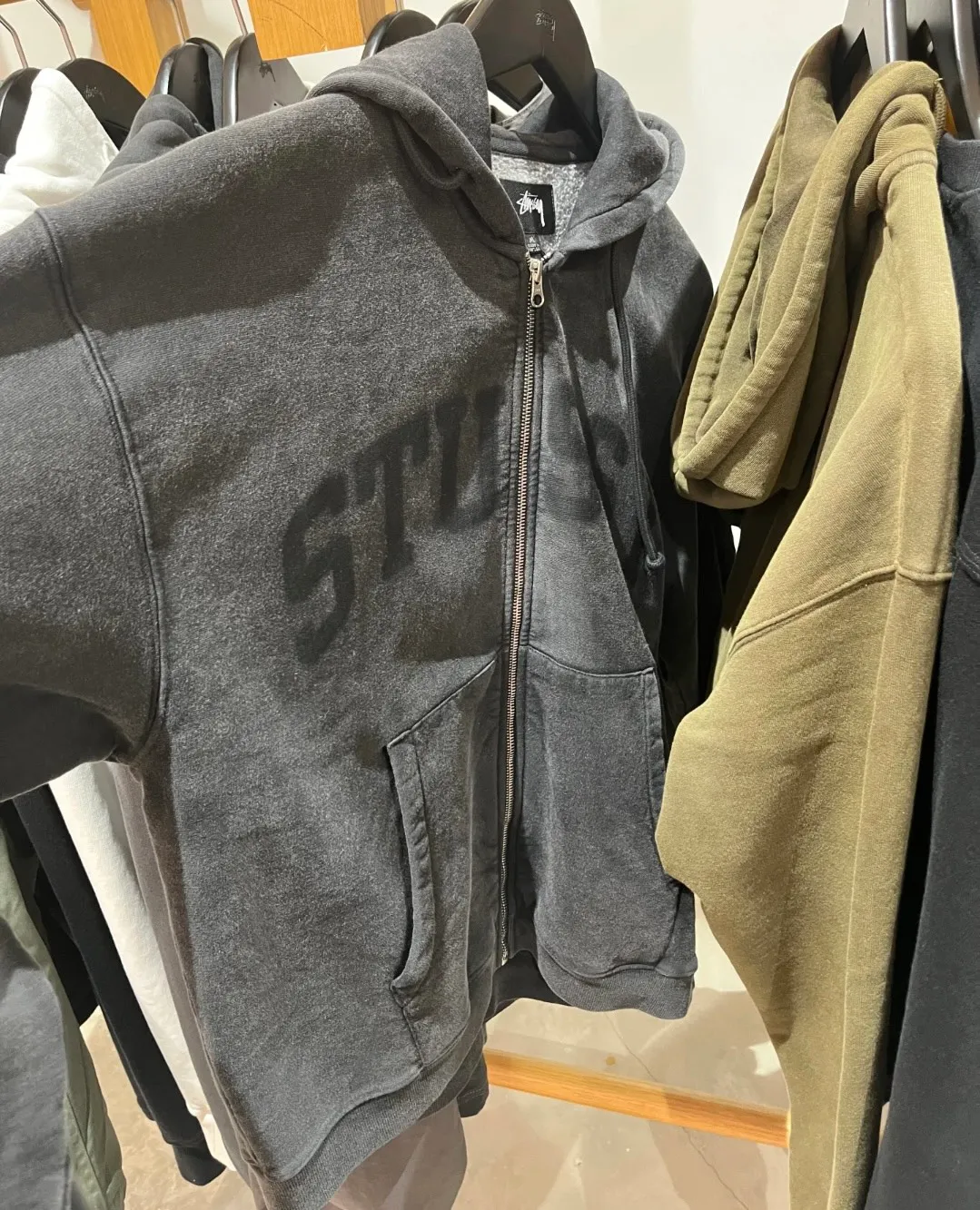 Washed zipper sweatshirt STUSSY FW24 FADED GRAPHIC ZIP UP HOODED Distressed washed and velvet zipper sweatshirt S-XL
