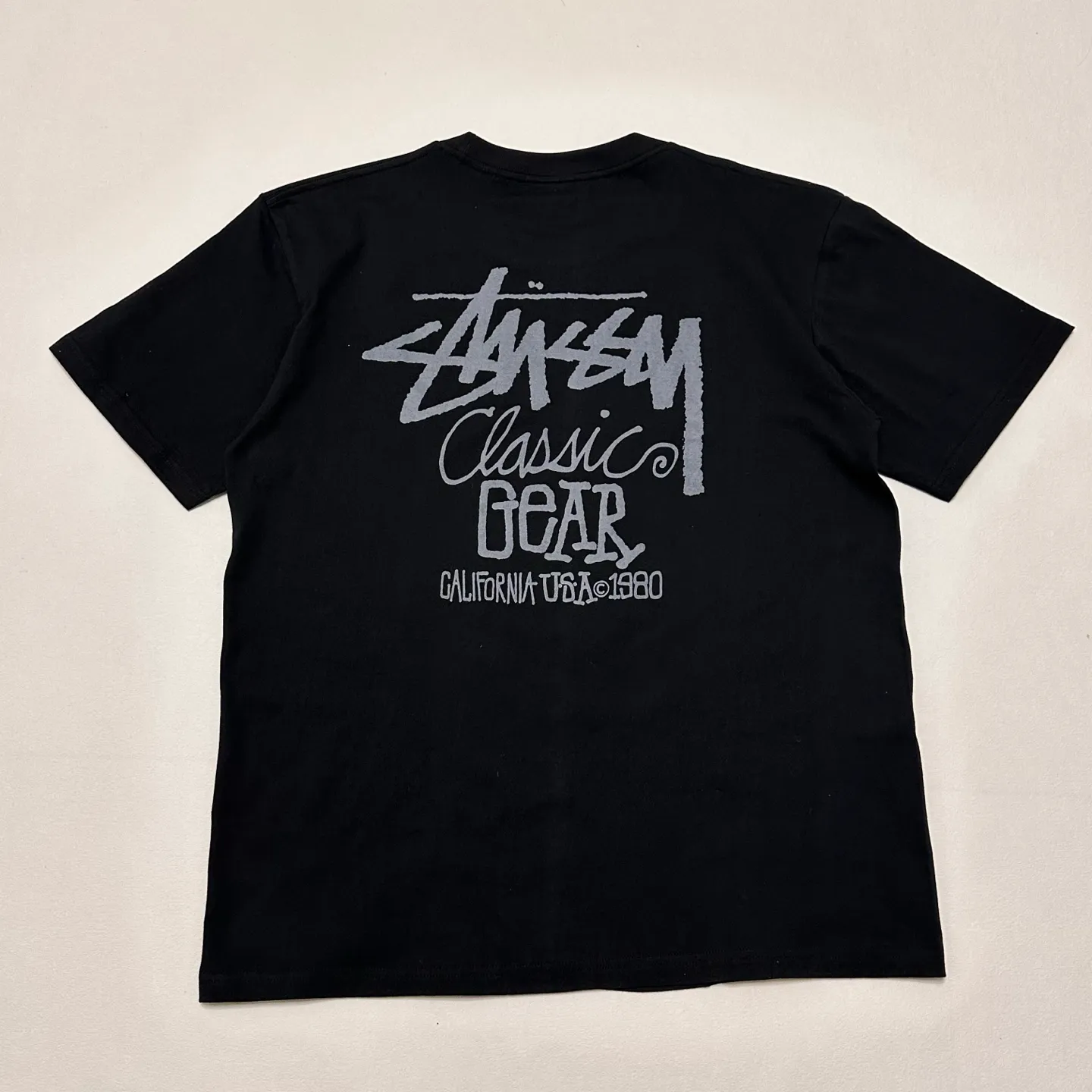 Retro lettering T-shirt STUSSY SS25 CLASSIC GEAR TEE PIGMENT DYED Classic lettering printed short sleeves black off-white S- XL