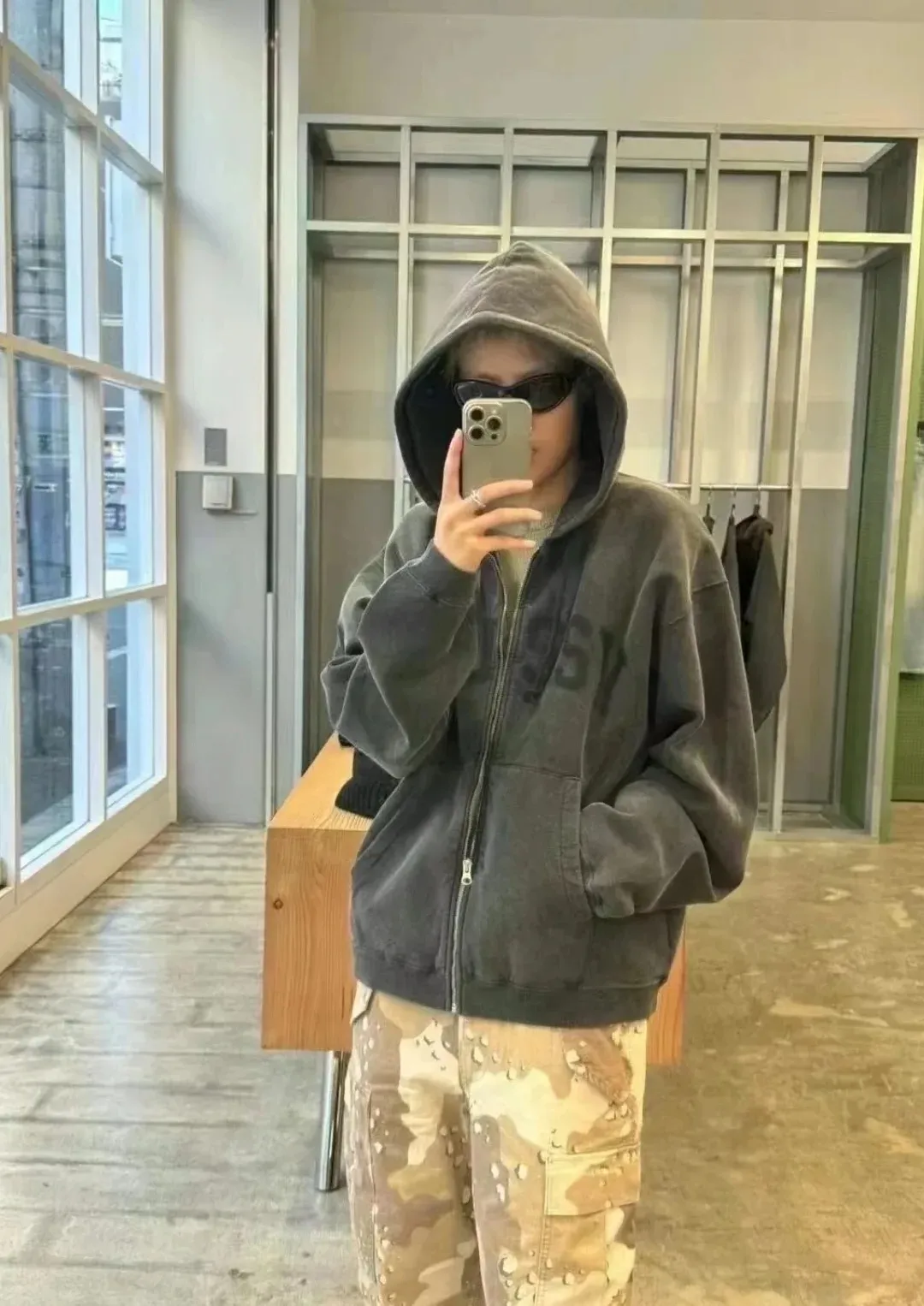 Washed zipper sweatshirt STUSSY FW24 FADED GRAPHIC ZIP UP HOODED Distressed washed and velvet zipper sweatshirt S-XL