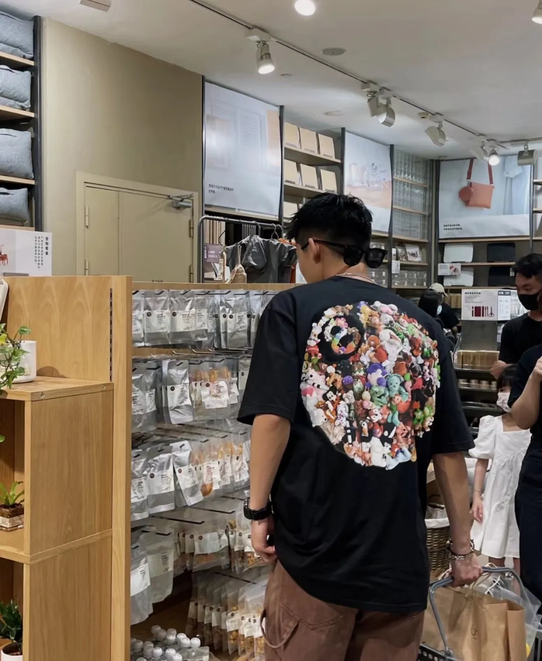 Stussy 23SS PLUSH TEE Doll logo No. 8 ball printed short-sleeved Tee black and white M L XL