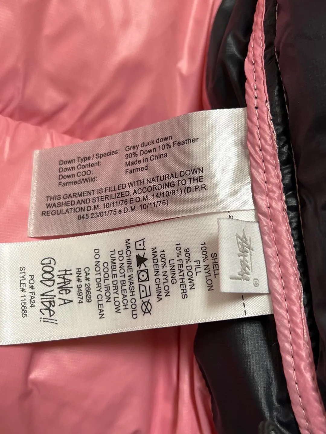 Stussy/Stussy 22Fw classic letter hooded down jacket, black, gray, black and pink, S-XL, filled with national standard 90 velvet/average 450g of velvet. It has a Michelin effect when you put it on. 800 puffs, fluffy and warm, full and light.