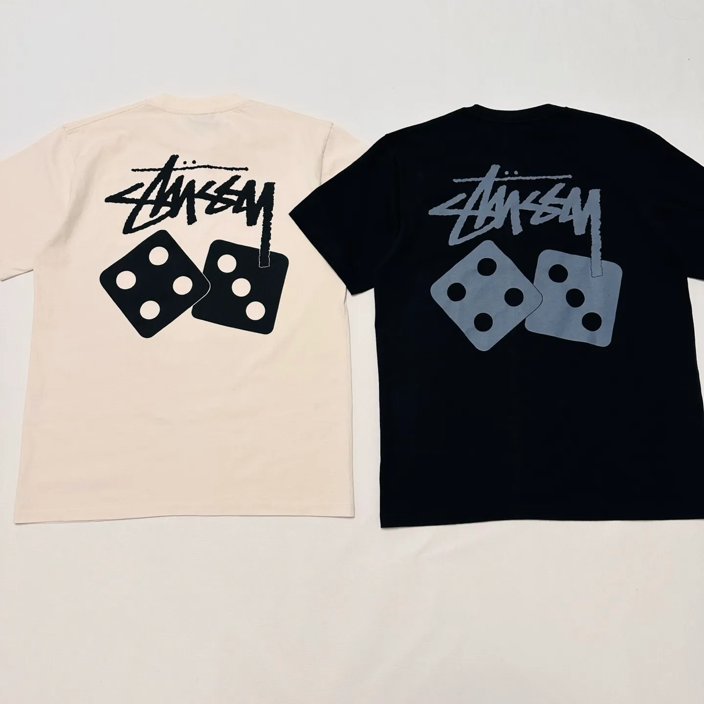 Detailed shooting of STUSSY SS25 DICE TEE PIGMENT DYED dice letter pattern printed short-sleeved T-shirt black and off-white S-XL