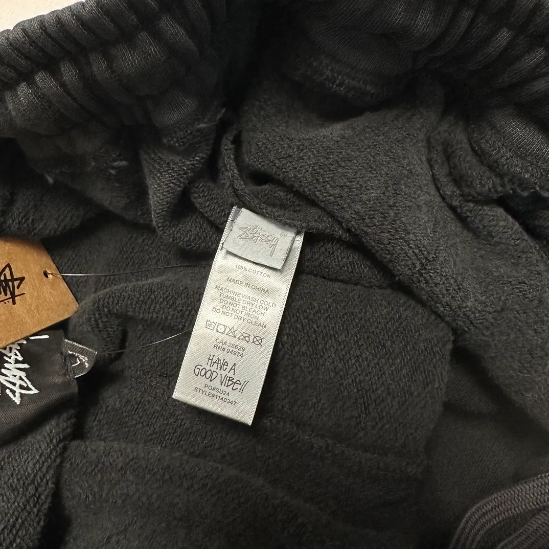 Details Washed sweatpants STUSSY FW24 FLEECE PANT FADED GRAPHIC Loose velvet sweatpants with logo on the side, washed black S- XL