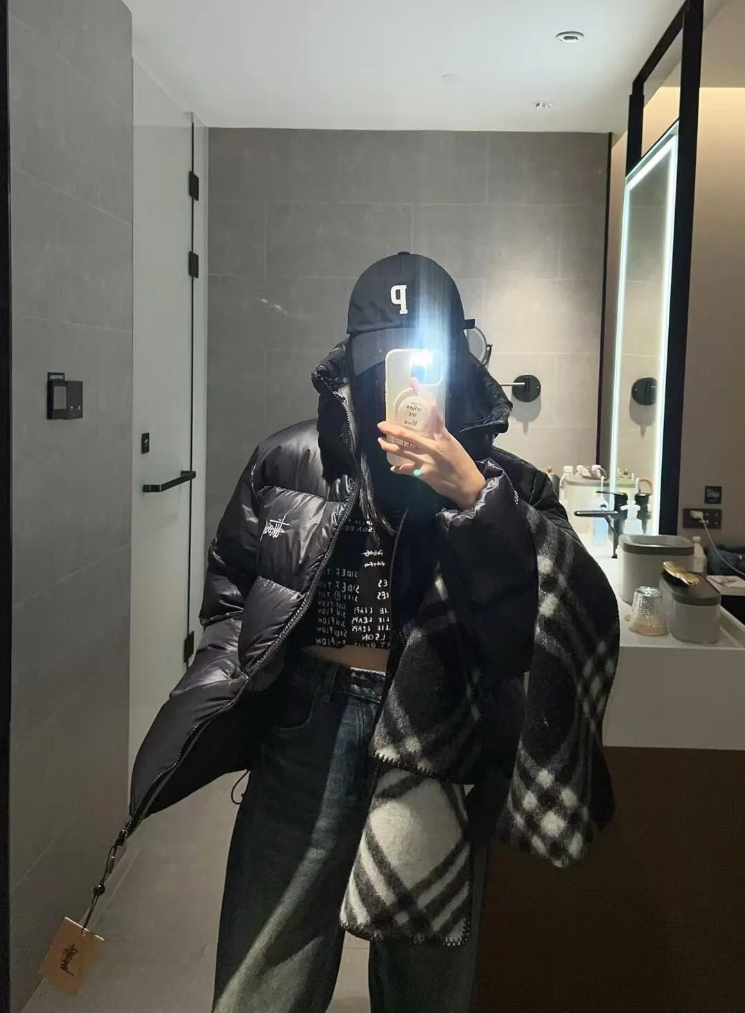 Stussy/Stussy 22Fw classic letter hooded down jacket, black, gray, black and pink, S-XL, filled with national standard 90 velvet/average 450g of velvet. It has a Michelin effect when you put it on. 800 puffs, fluffy and warm, full and light.