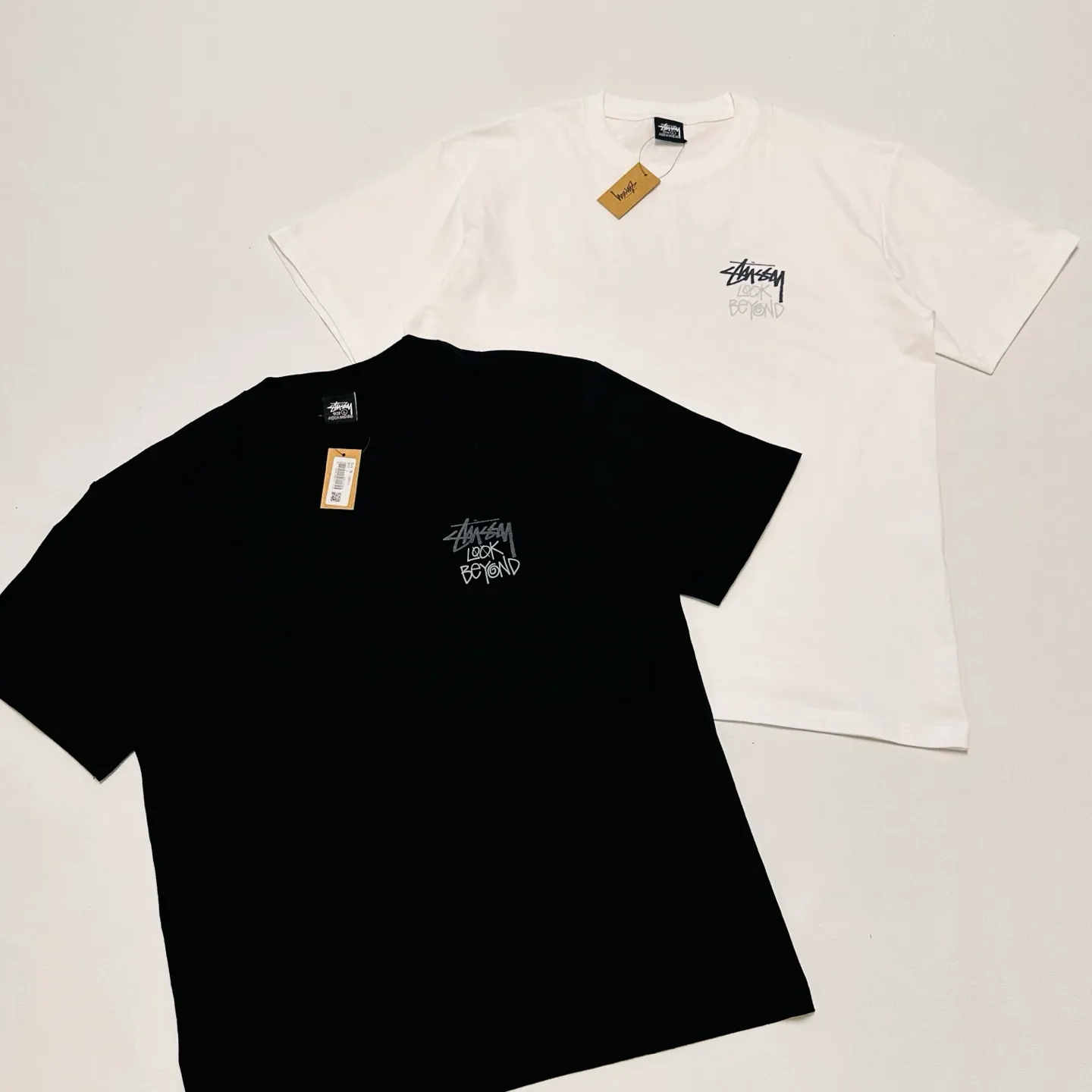 Detailed shooting of sun T-shirt STUSSY SS25 LOOK BEYOND TEE PIGMENT DYED double S sun short-sleeved TEE black and white S- XL