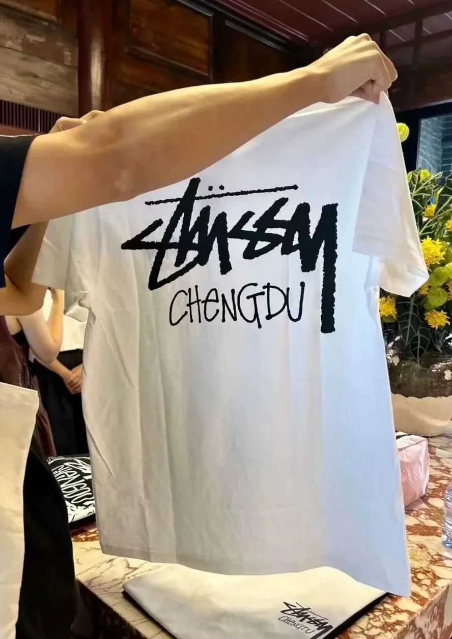 Chengdu limited TEE STUSSY FW24 CHENGDU TEE classic words Chengdu limited short sleeves black and white S-XL