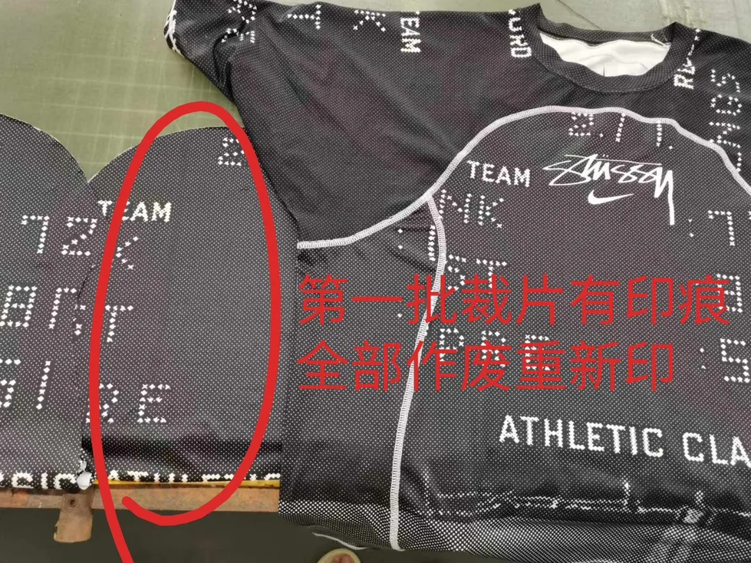 ZP pattern making: This quick-drying fabric is thicker, weighing 210 grams, and ordinary ones are generally about 160-180 grams, so it has very good elasticity, the upper body is also very comfortable, and does not stick to the body when sweating. It adopts a new three-dimensional tailoring and is divided into six parts: shoulders + sleeves, front and rear panels, left and right panels, and collar. It is made with four-needle and six-thread technology. Replenish the order and return the goods! Nike x Stüssy joint model printed quick-drying short-sleeved T-shirt for men and women, black S-XL