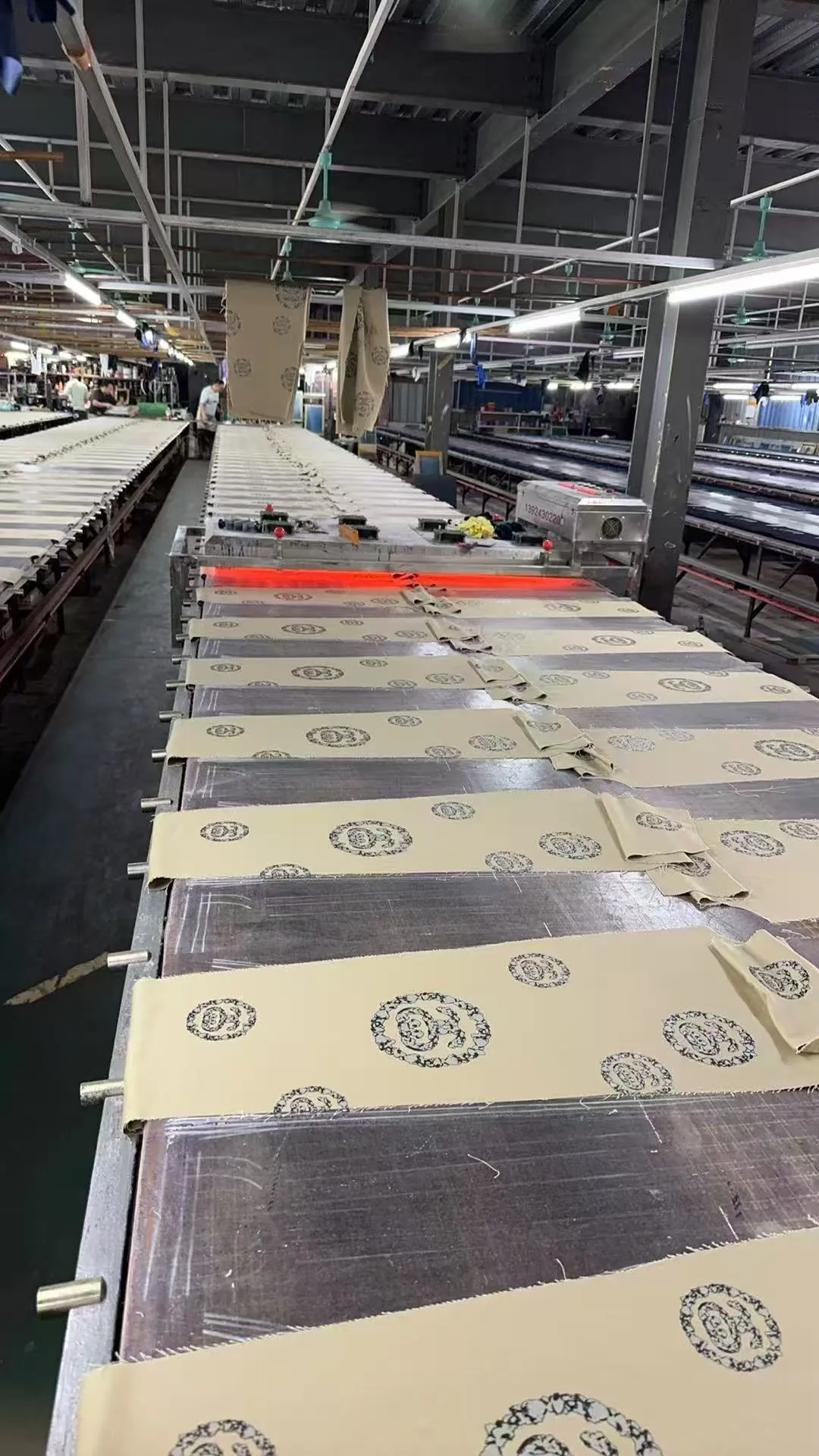 ZP pattern making: ready for delivery!  For the sake of overall beauty, we still use cut-piece positioning printing, which is consistent with ZP. Since this printing is random and irregular, but the pattern comes in three sizes: large, medium and small, we cut out a better-looking part to cycle through the printing. The lines of the first version of the printing are a bit thick, and the color is a little darker. ZP is a 100% cotton twill siro spun fabric. The siro spun texture is a little finer than the ring spun ones on the market, and the hand feel is much better, not so rough, and the upper body is very comfortable.  DT trousers STUSSY