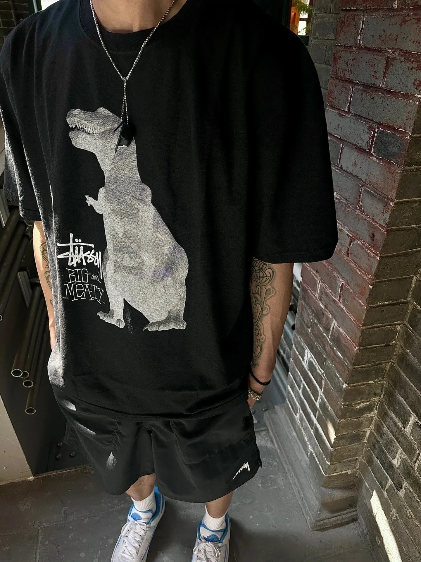 Tyrannosaurus Rex T-shirt STUSSY SS25 BIG & MEATY TEE PIGMENT DYED Dinosaur pattern short-sleeved black and white S- XL