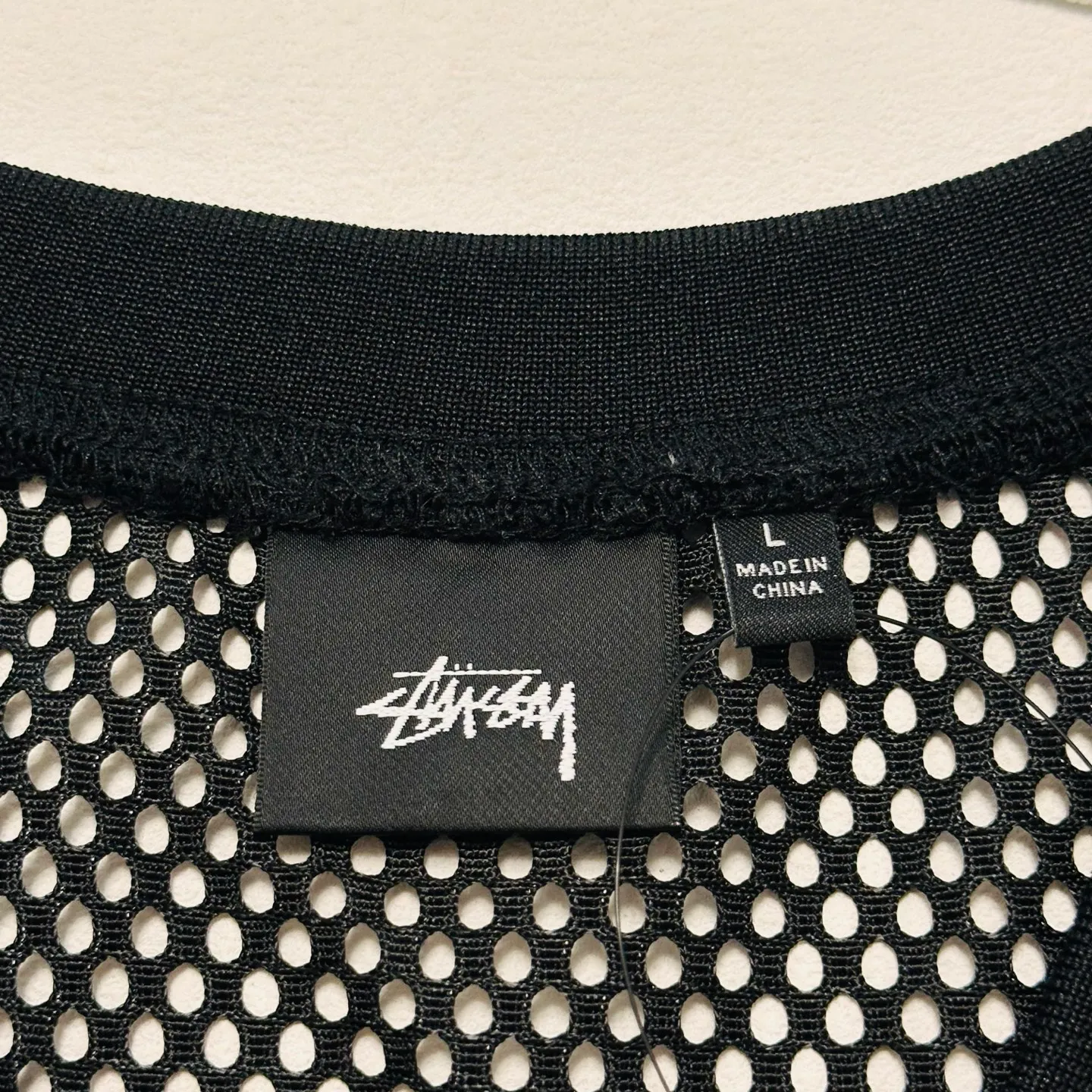 Detailed shooting of mesh V-neck T-shirt Stussy SS25 STÜSSY INTERNATIONAL TEAM JERSEY V-neck mesh retro letter short sleeves black and white S-XL