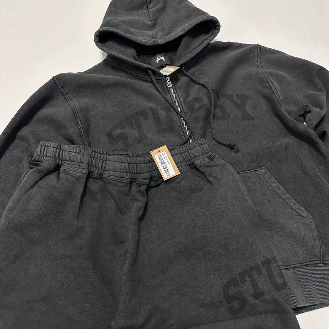 There’s a set! Washed fleece sweatshirt + washed fleece sweatpants! Washed zipper sweatshirt STUSSY FW24 FADED GRAPHIC ZIP UP HOODED Distressed washed and velvet zipper sweatshirt S-XL