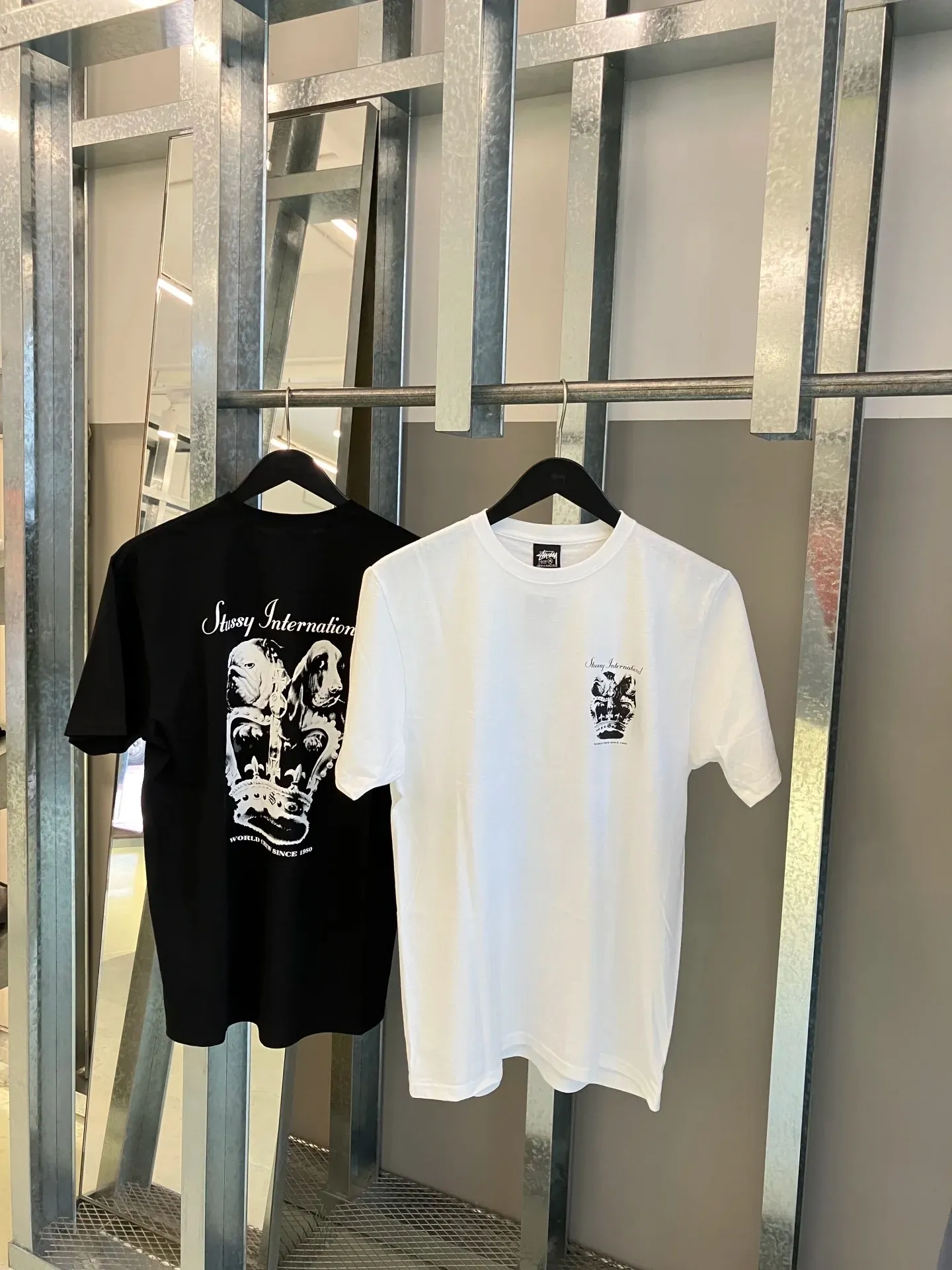 Crown Dog T-shirt STUSSY SS25 DOG CROWN TEE Black and White S- XL