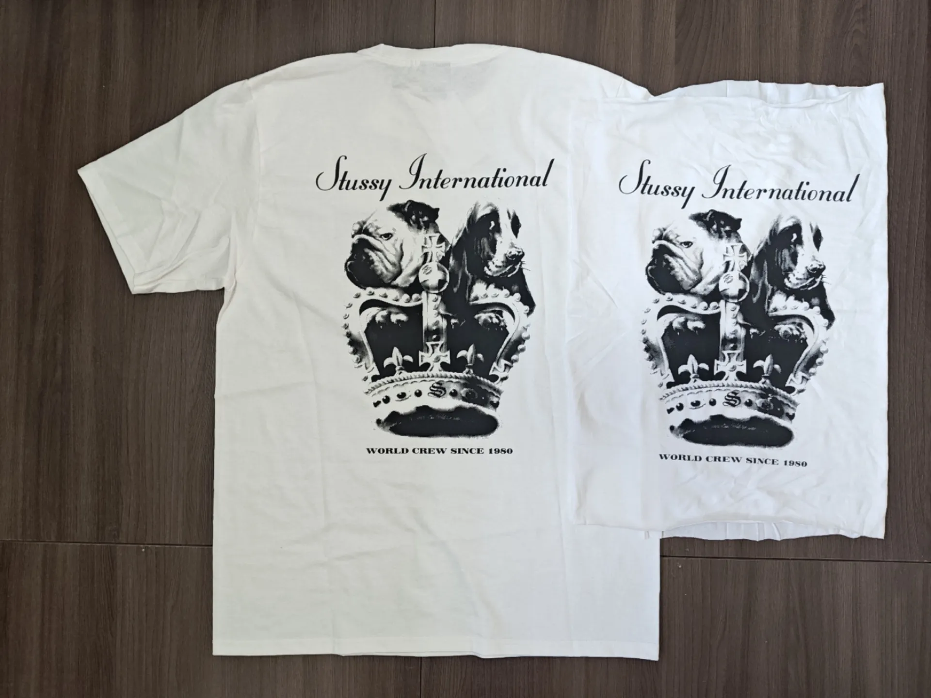 ZP pattern making: There is a difference between the color transfer of this black and white, and the dots are also slightly different, so I went to Dewu to buy a ZP pair. Without the original version, we will not operate. Keeping improving is our consistent aim. Crown Dog T-shirt STUSSY SS25 DOG CROWN TEE Black and White S- XL