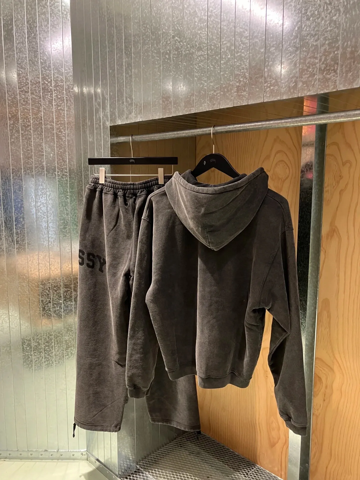 Washed sweatpants STUSSY FW24 FLEECE PANT FADED GRAPHIC loose thin velvet sweatpants with logo on the side, washed black S- XL