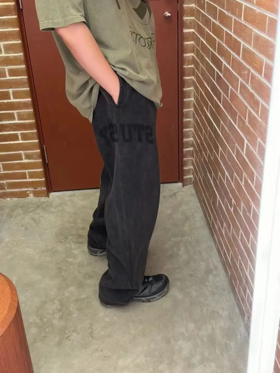 Washed sweatpants STUSSY FW24 FLEECE PANT FADED GRAPHIC loose thin velvet sweatpants with logo on the side, washed black S- XL