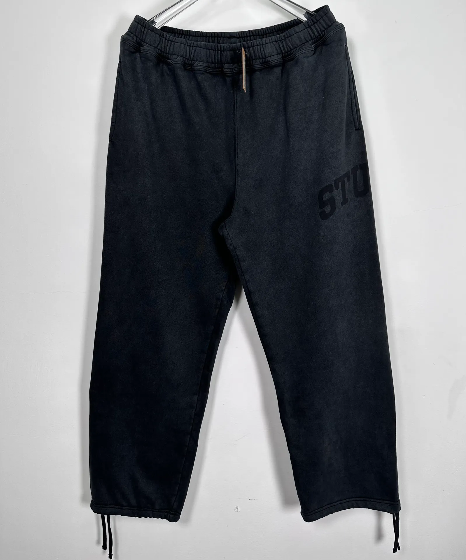 Washed sweatpants STUSSY FW24 FLEECE PANT FADED GRAPHIC loose thin velvet sweatpants with logo on the side, washed black S- XL