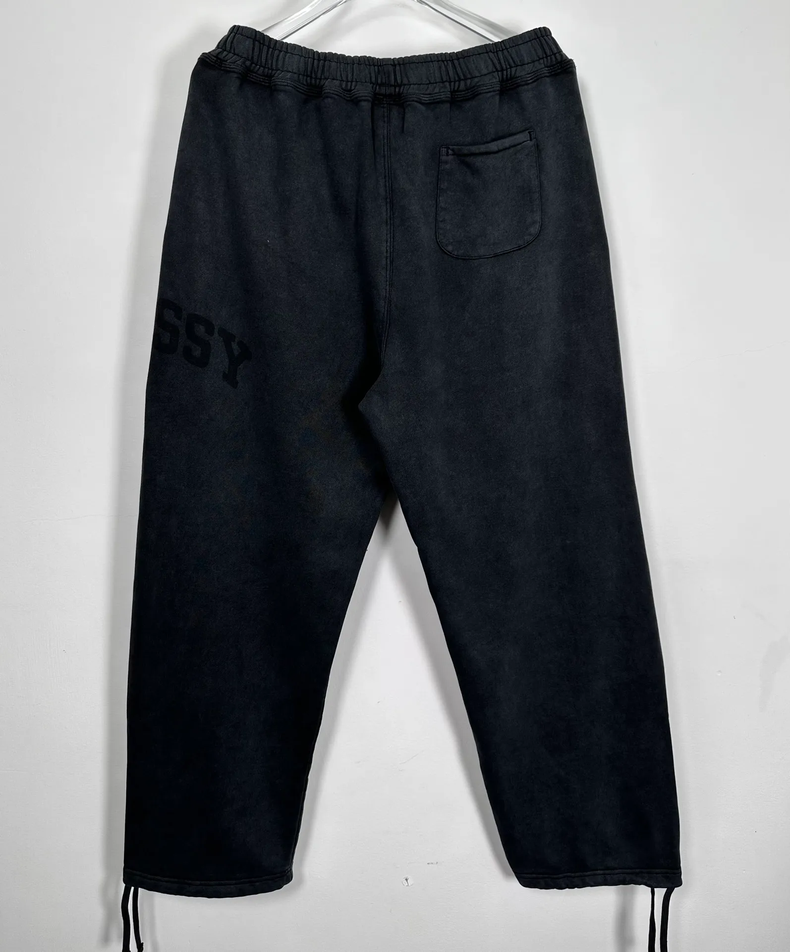 Washed sweatpants STUSSY FW24 FLEECE PANT FADED GRAPHIC loose thin velvet sweatpants with logo on the side, washed black S- XL