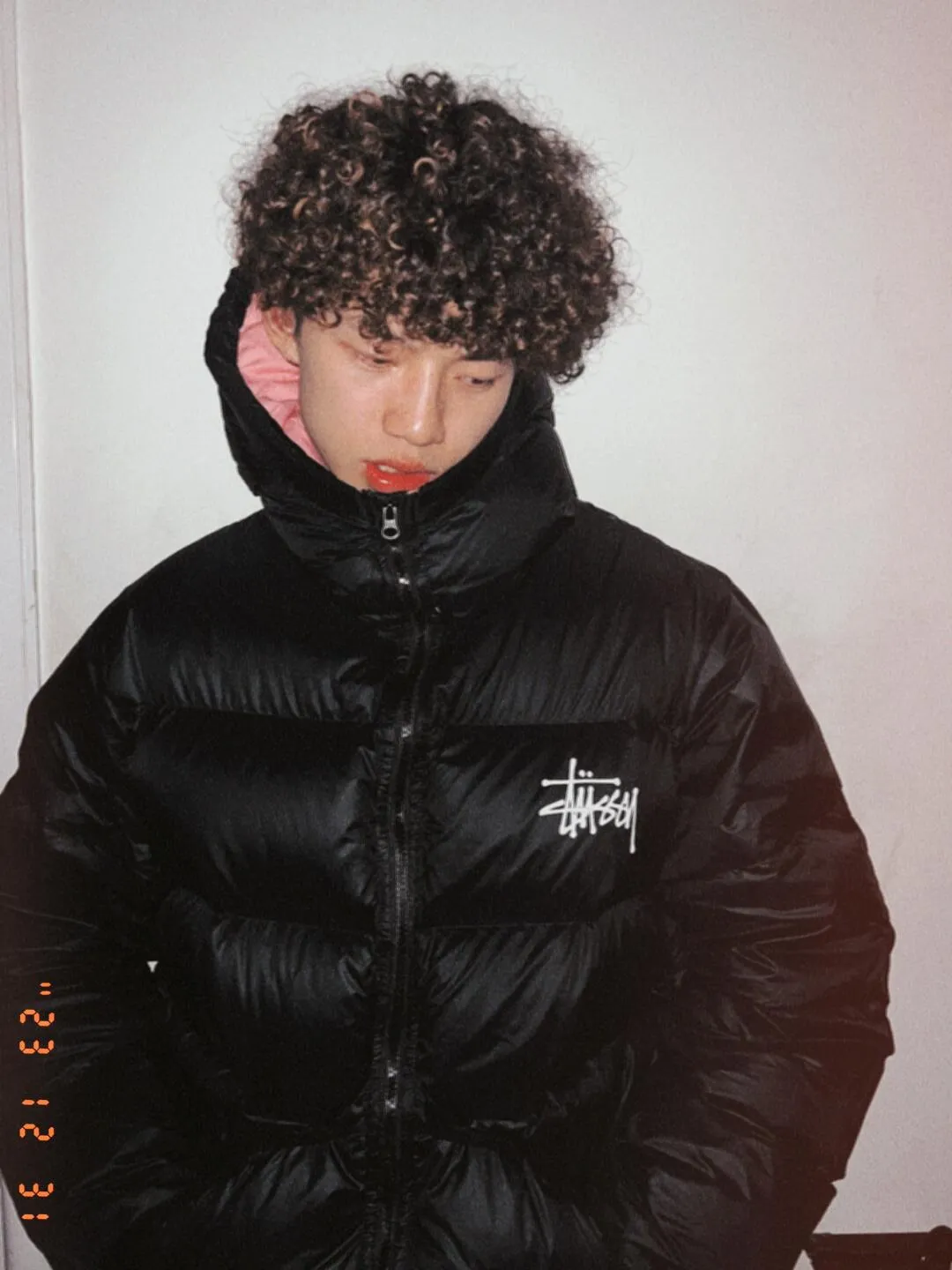Stussy/Stussy 22Fw classic letter hooded down jacket, black, gray, black and pink, S-XL, filled with national standard 90 velvet/average 450g of velvet. It has a Michelin effect when you put it on. 800 puffs, fluffy and warm, full and light.