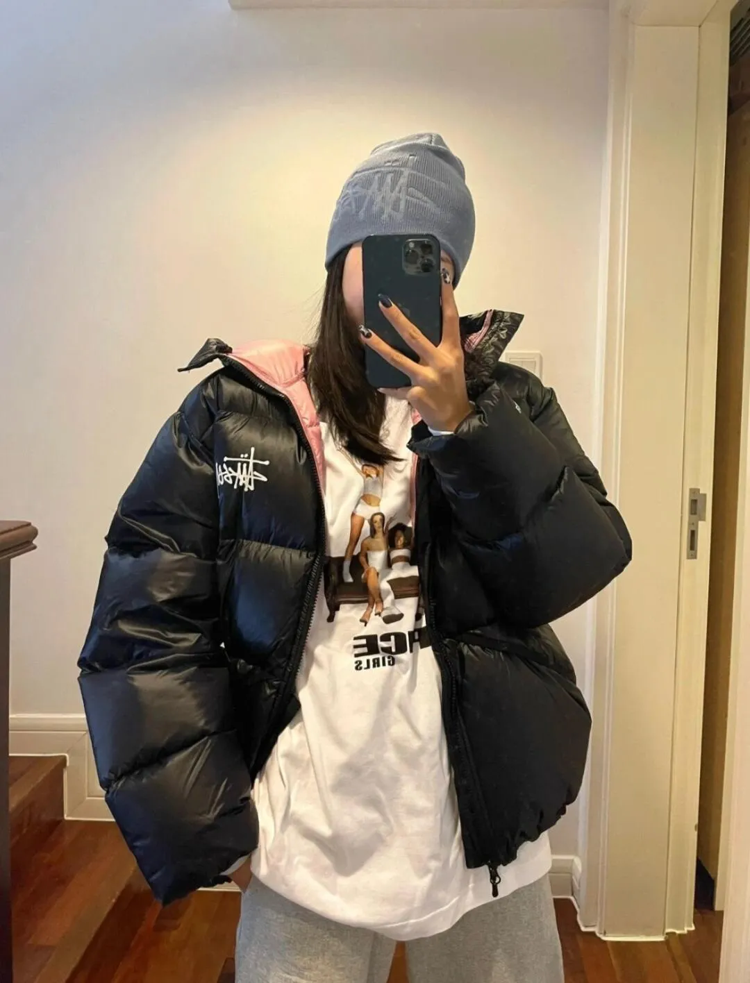 Stussy/Stussy 22Fw classic letter hooded down jacket, black, gray, black and pink, S-XL, filled with national standard 90 velvet/average 450g of velvet. It has a Michelin effect when you put it on. 800 puffs, fluffy and warm, full and light.