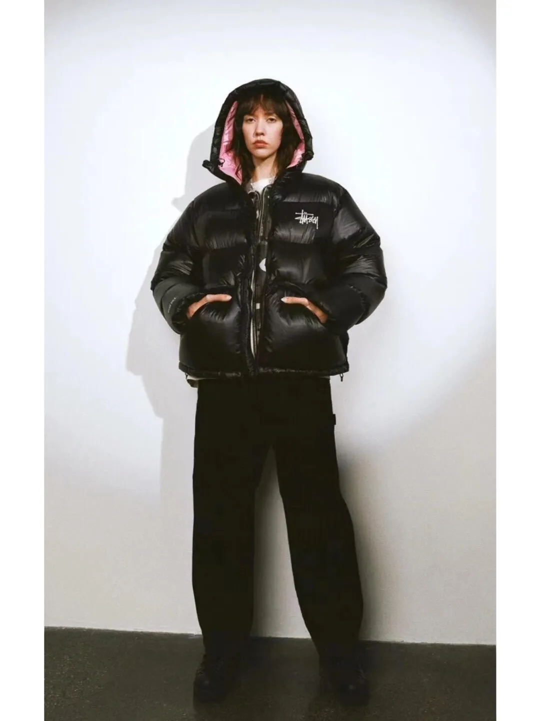 Stussy/Stussy 22Fw classic letter hooded down jacket, black, gray, black and pink, S-XL, filled with national standard 90 velvet/average 450g of velvet. It has a Michelin effect when you put it on. 800 puffs, fluffy and warm, full and light.