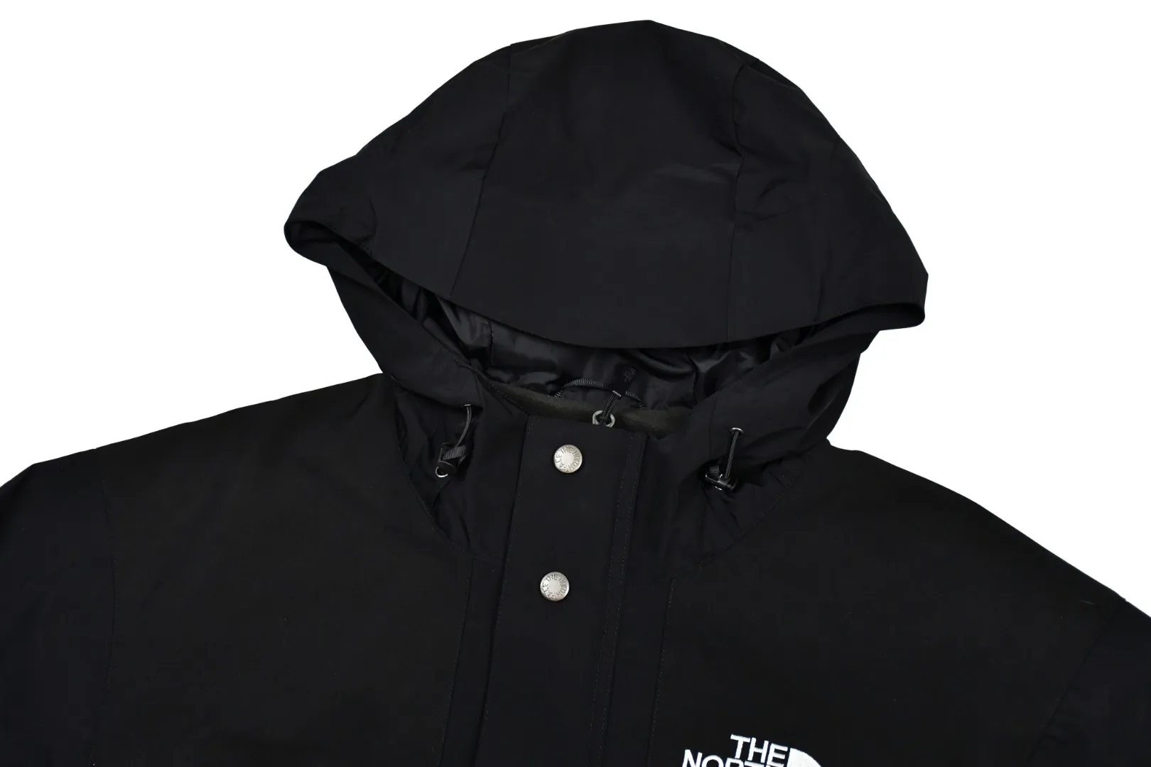 MX82💰p670 MAX/top version, exclusive quality on the entire network, ZP player-specified version, correct alignment in the entire frame, Supreme FW20 Week 10 x TNF S Logo Mountain, North Face Big S joint-branded jacket, correct alignment in the entire frame (alignment of the S letter and buttons, compare the front view of the official website by yourself), a true jacket, waterproof, windproof, breathable, and warm. There are 8 YKK zippers in total, and there are three different types of zippers/sliders among the eight, including placket, one No. 5 resin zipper, outer pockets and sleeves, four No. 3 resin zippers, three reverse-pull metal zippers inside, hidden zippers on both sides of pockets and sleeves. Professional grade waterproof coating fabric, whole body laminated professional waterproof coating, first-class waterproof effect, built-in thin velvet, excellent warmth and wind protection, and perfect breathability. Polyamide fiber component dispersed fuel printing red After the outer screen positioning and digital printing, the pieces were cut. More than 20 plates were opened, and the printing was cut and printed by size. Each size and part required workers to cut according to the pattern. It was time-consuming and labor-intensive, and the labor cost was extremely high. Four-color inks were imported from Belgium. Automatic identification, a total of four sizes, the large S of the whole dress is complete, all counter-sewing, meticulous, embroidered R letter with elephant legs, embroidery is more full and exquisite, embroidery details are perfect, accessories, laser markings, etc. are all available S~XL