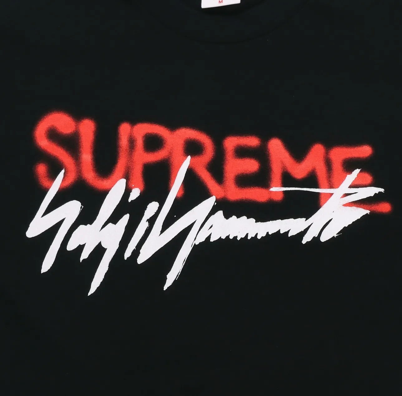 #S61 P110💰 SupremeWeek 4 Supreme x Yohji Yamamoto Joint model Designer signature Logo graffiti font short-sleeved T-shirt Same style for men and women Loose fit Use 260 grams of combed cotton double yarn From fabrics to accessories, all three standards are complete and follow ZP Imported Matsui company slurry printing will never crack The whole piece is made with three-needle and five-thread craftsmanship. The neckline-shoulder seam-sleeve seam is double-threaded, making it look more three-dimensional and textured. The craftsmanship is the same as that of the authentic original version. It has a classic version. Compare at will