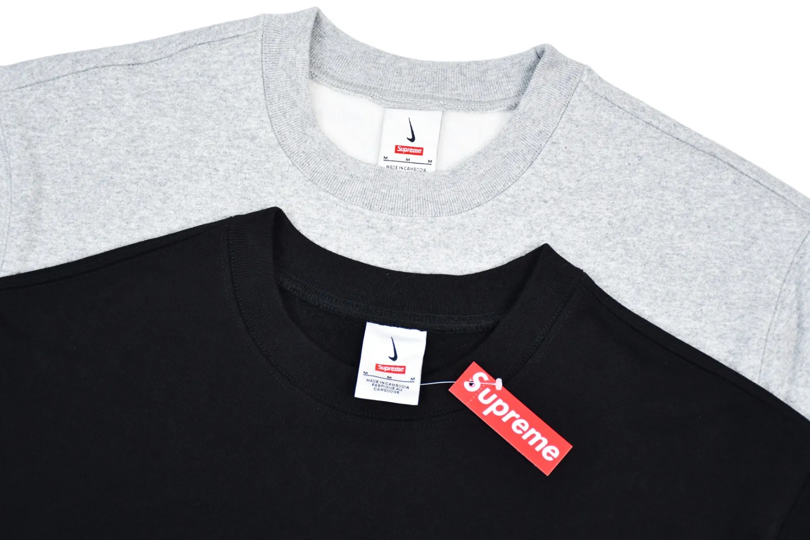 S554💰p290 Top version Supreme Nike Arc Crewneck co-branded embroidered fleece round neck sweatshirt. For those of us who focus on top Supreme, this sweatshirt is naturally available at our fingertips. ZP purchase and pattern making operation 1. Fabric: ZP test, custom weaving and dyeing, pure cotton 460G plus velvet main fabric, horizontal cutting, side stitching 520G 2X2 thread 2. Embroidery: embroidery equipment Behringer BEKS-Y924 machine is used (a level higher than Tajima embroidery machine). The thickness, saturation and size of the embroidery are all consistent. 3. Sewing process: Four-needle and six-thread boneless splicing technology is used in twelve places on the whole garment. Processed by a senior foreign trade factory (cannot be done by ordinary factories) 4. Hem and cuffs: all use 520G non-elastic threads (low-end goods use elastic threads, causing the hem and cuffs to appear wavy) 5. Customized ZP main label/wash water label/tag/packaging bag (equipped with extra large thickened handbag) Size: S~XL