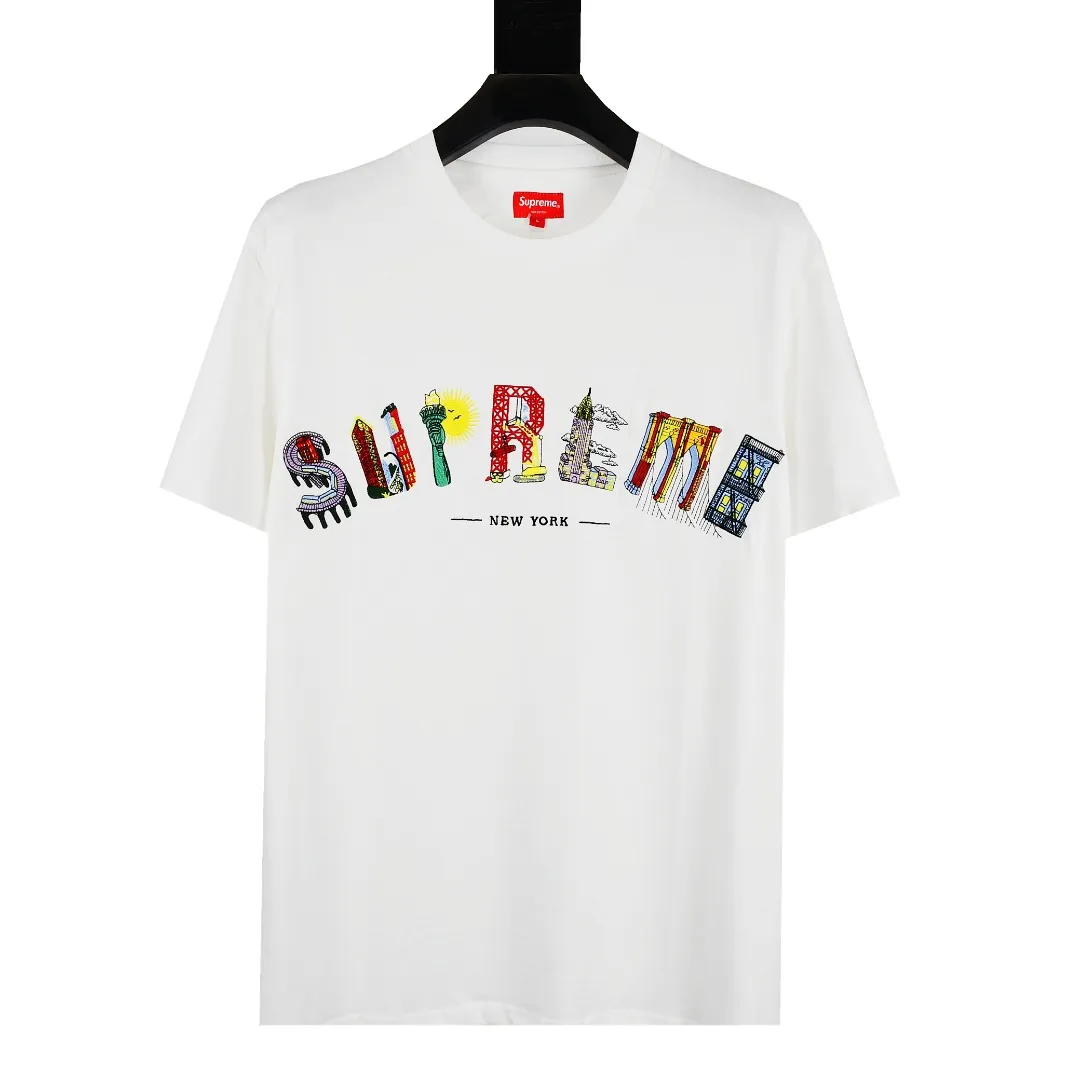 S76💰p150 Top version Supreme 19SS City Arc Tee City architectural embroidery logo curved rainbow short-sleeved T-shirt 1. YB version size Fabric custom-woven and dyed 280g weight 100% cotton 2. Architectural patterns are operated by imported Behringer BEKT-S1501CII 15-color single-head machine. Even if a top-level machine is used, it must be constantly debugged and requires manual supervision, which is time-consuming and labor-intensive and accurate to millimeter-level errors. The letter S stands for: intercity high-speed rail. The letter U stands for: urban office building. The letter P stands for: Torch of the Statue of Liberty. The letter R stands for: construction site building. The letter E stands for: church.
