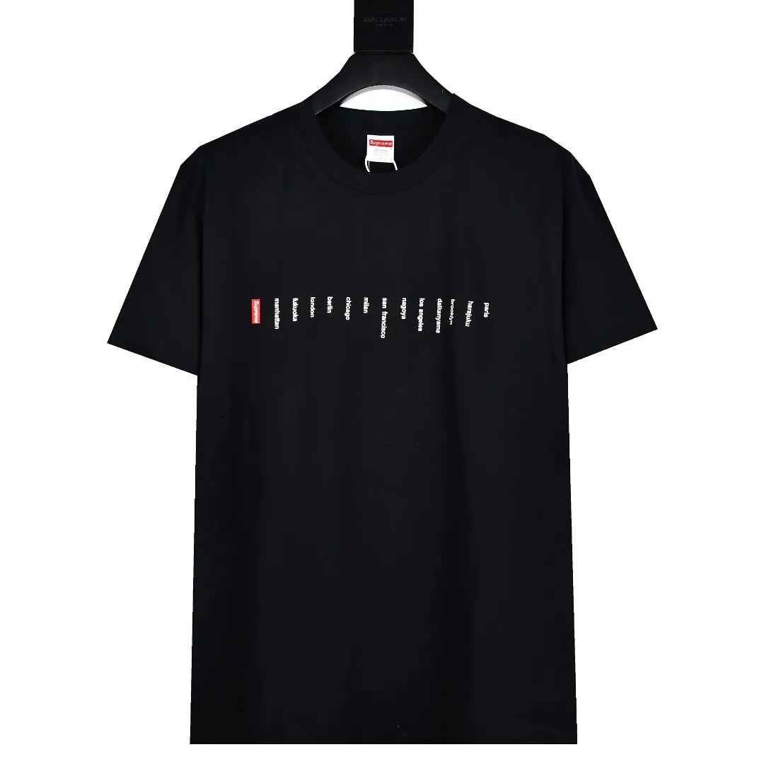 🅿️120 S91 top version Supreme 23SS LOCATION TEE store city logo slogan printed short-sleeved T-shirt + using cylindrical seamless technology (original technology, no gaps on the sides of the clothes) The fabrics are all custom-woven and dyed, 280g weight, 100% cotton, cylindrical fabric. Cylindrical fabric is a knitted fabric woven with a cylinder loom. The needles are distributed in a cylindrical shape on the fuselage. The gray fabric is a large cylinder, which needs to be opened and shaped before further use. There is no slit on the side of the clothes, so there is no washing label on the side of ordinary short-sleeves. There is only one collar label behind the neck. The printing is printed with thermosetting ink, also known as plastic. Ink, or self-adhesive ink, contains ingredients: mainly composed of polyvinyl chloride (PVC) and phthalates. PVC and phthalates, fixing agents, stabilizers, and thickeners are mixed to form a thermal ink. Solid ink is not the digital direct printing advertised on the market. The printing texture of thermoset ink is something that digital direct printing cannot achieve. The collar label has a watermark anti-counterfeiting effect, a real anti-counterfeiting layer, a probability of passing the version, and a high probability of passing the original packaging picture. Customized full set of accessories Size: S-XL