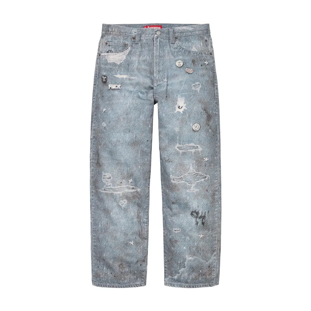🅿️440 S282 top version Supreme HJR TROMPE L'OEIL LOOSE FIT JEAN parallax printed jeans. High-density 12-ounce ring-spun cotton denim fabric. Made of imported pure cotton high-count and high-density fabric. The fabric feels soft and silky, with drapey lines. It feels light and delicate, and has excellent skin-friendly feel and breathability. The unique design style incorporates ink gradient elements. Digital direct inkjet technology After the pattern design is completed, foreign advanced penetration technology is combined with digital direct inkjet printing without destroying the style of the cloth surface. Digital direct-injection printing sprays color directly on the fabric. When the color is sprayed on the fabric and develops color, the pigment is a process of penetrating and sinking, so the color floating on the cloth must be darker than the color that penetrates. #Flower position cutting and sewing restores the pattern effect. The whole piece is aligned with the original version, and then cut using laser alignment to set the point, which greatly reduces the error. The left and right sides of the placket are symmetrical and spliced ​​into a complete pattern. All zippers are molded and customized, and the sewing process is also carried out in strict accordance with the corresponding requirements to ensure consistent restoration.  Size:30/32/34/36/38