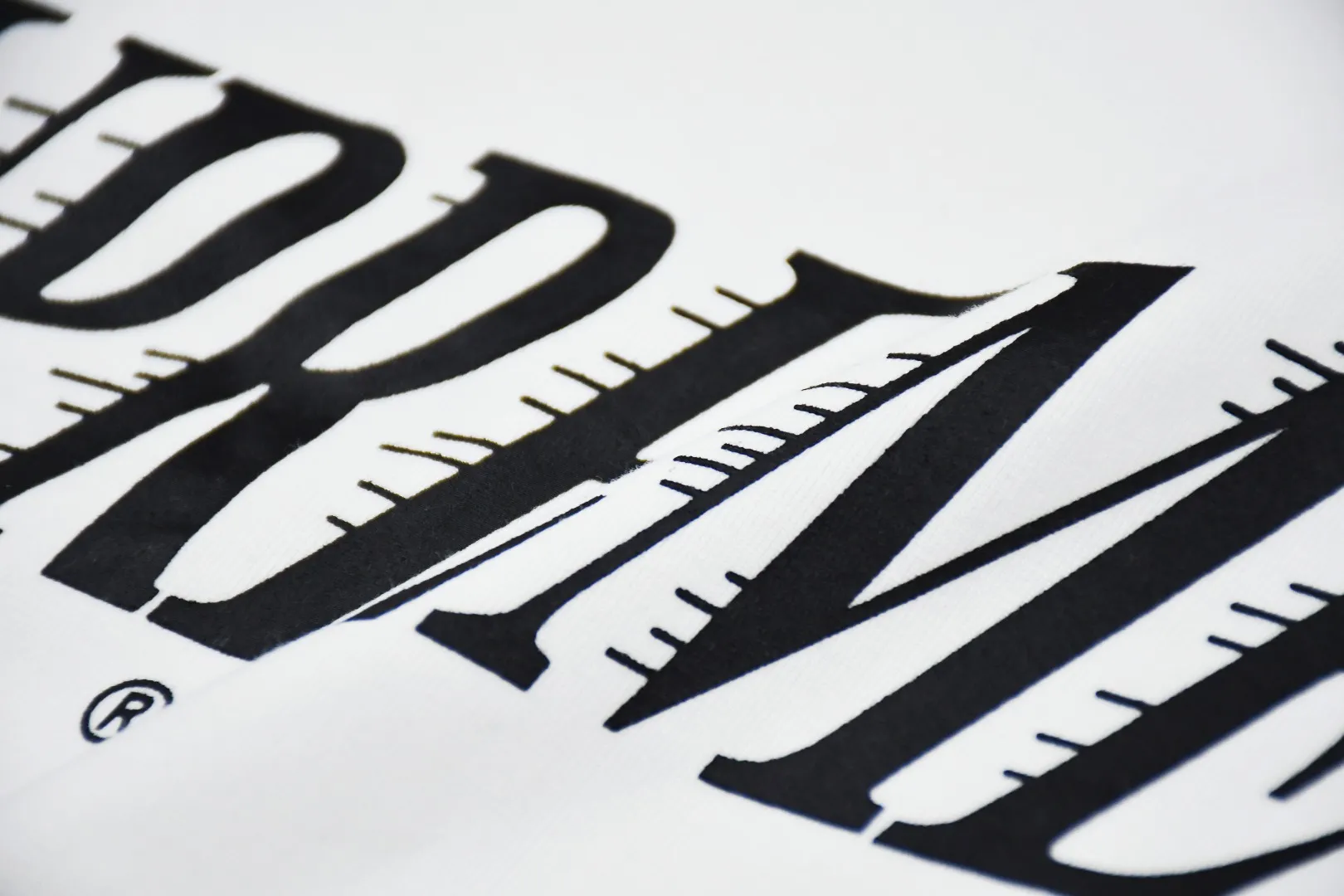 S254💰p130 Supreme 22FW Slap Shot Tee capital letters logo short-sleeved T-shirt. Refuse to look at pictures to make products. Refuse to compare wrong versions. Use cylinder seamless technology (original technology, there are no stitched bones on the side of the clothes, key points of identification) The fabrics are all custom-woven and dyed, 280g weight, 100% cotton, cylindrical fabric. Cylindrical fabric is a knitted fabric woven with a cylinder loom. The needles are distributed in a cylindrical shape on the fuselage. The gray fabric is a large cylinder, which needs to be opened and shaped before it can be used further. There are no slits on the side of the clothes, so there is no washing label on the side of ordinary short-sleeves. There is only one collar label behind the neck. The printing uses thermosetting ink printing imported from Belgium, also known as plastic ink, or self-adhesive ink. Its ingredients are: mainly composed of polyvinyl chloride (PVC) and phthalates, including PVC and phthalates, fixing agents, stabilizers The thermosetting ink is composed of a mixture of agents and thickeners, which is not the digital direct printing marketed on the market. The printing texture of thermosetting ink is unachievable by digital direct printing. The collar label has a watermark anti-counterfeiting effect, a real anti-counterfeiting layer, a version with a high probability of passing the inspection, and a high probability of passing the original packaging picture. Size：S-XL