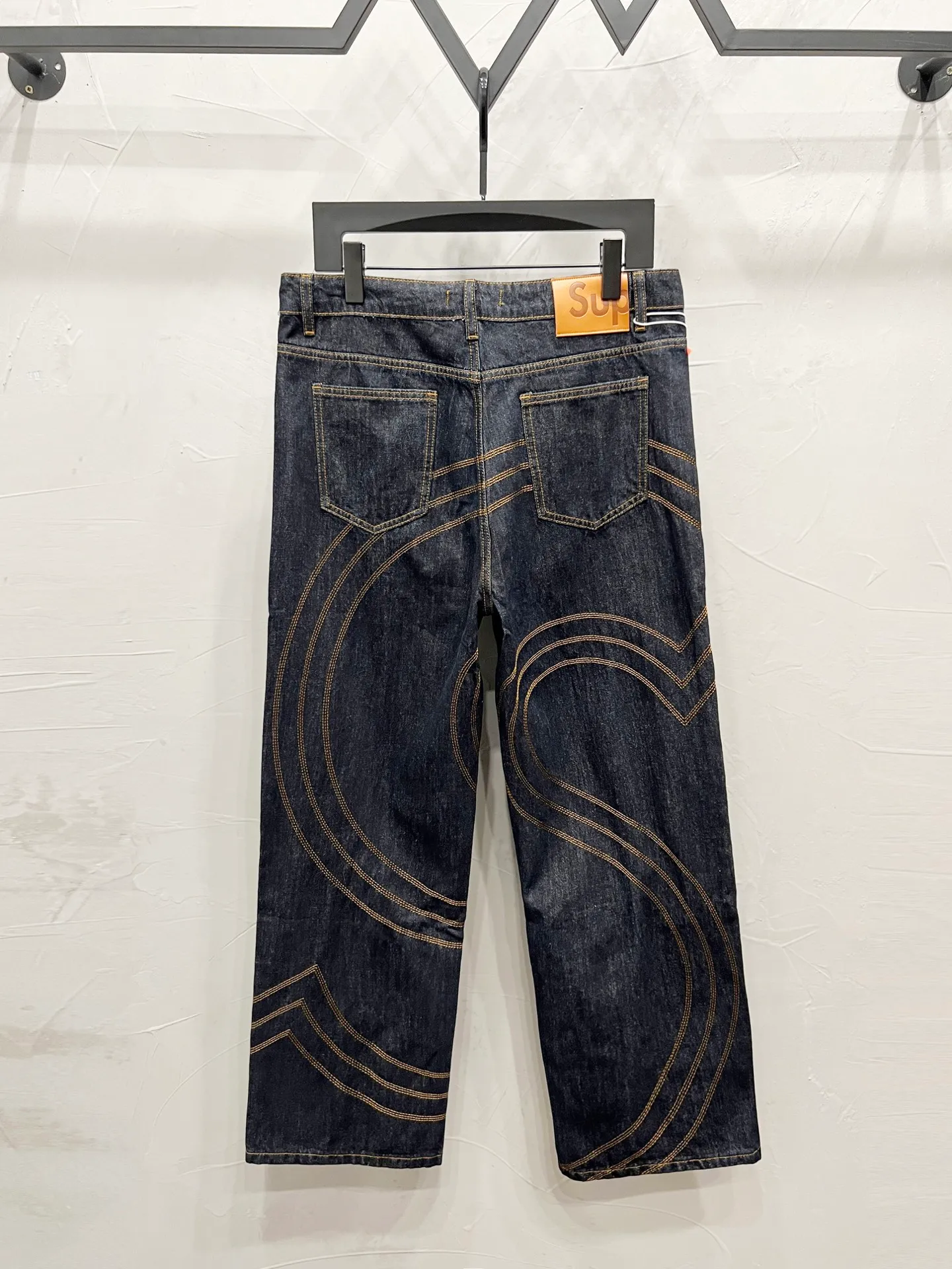 P230 Style number: [M918] Supreme SS25 S Logo Rigid Baggy Jean S logo pattern loose straight American trendy jeans, same style for men and women, same style as Ma Siwei.