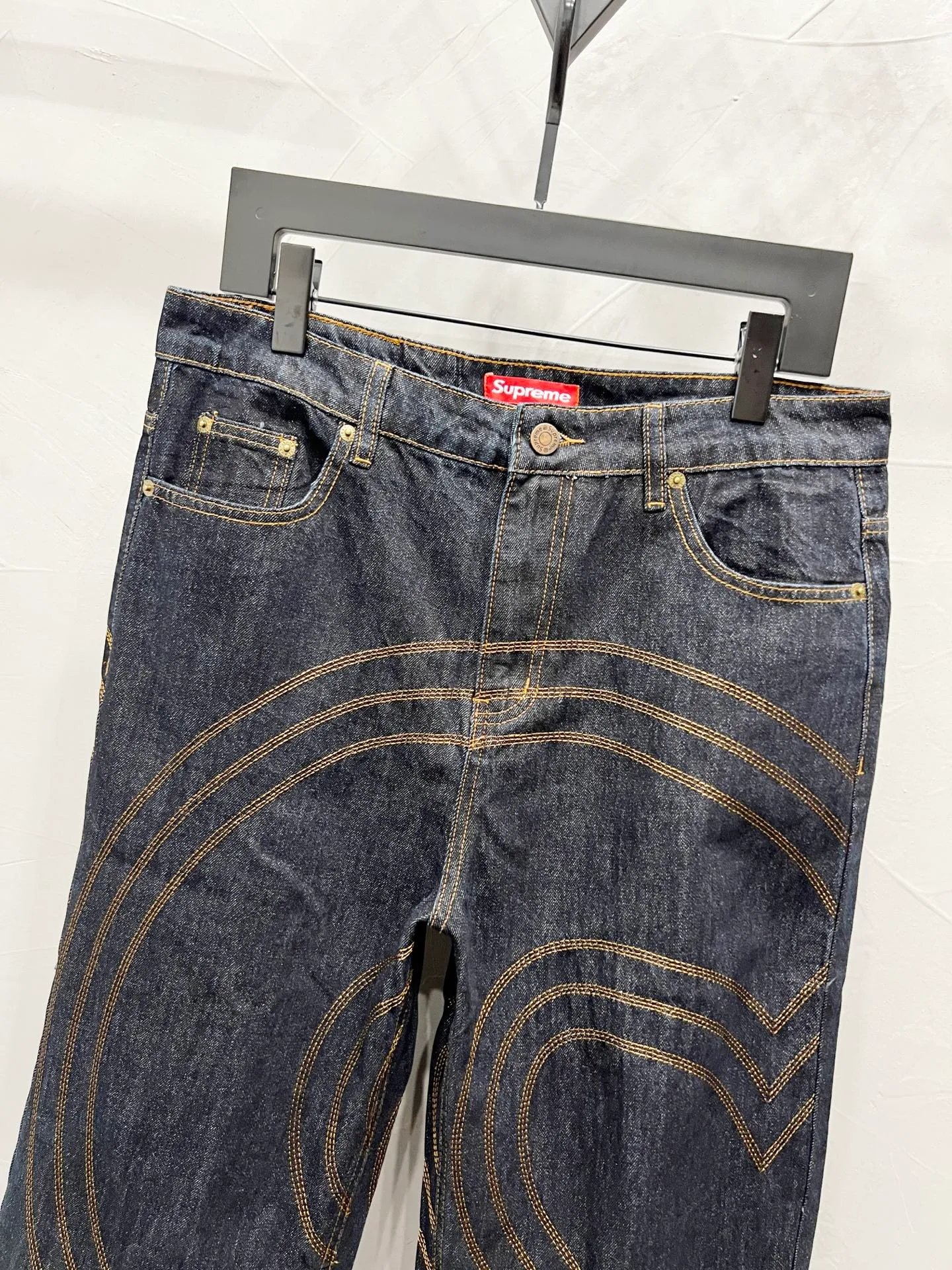 P230 Style number: [M918] Supreme SS25 S Logo Rigid Baggy Jean S logo pattern loose straight American trendy jeans, same style for men and women, same style as Ma Siwei.