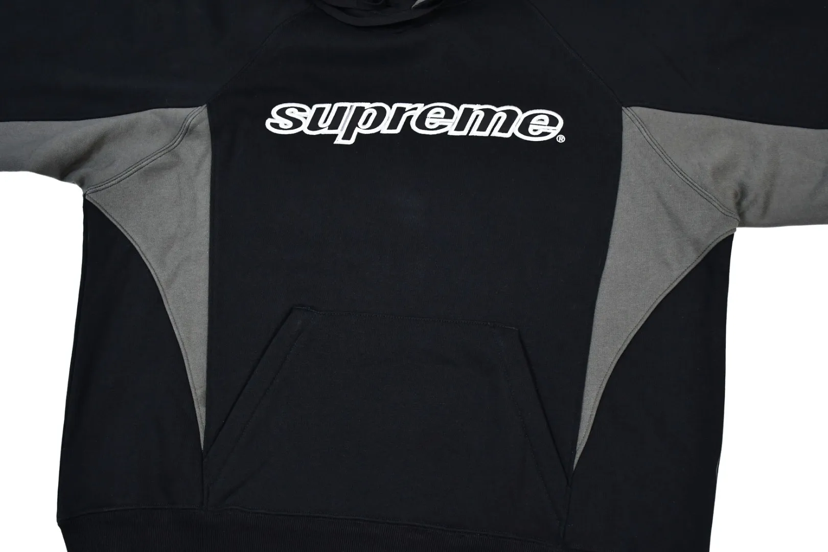 🅿️400 S273 top version Supreme 24fw DIYISION HOODED spliced embroidered logo sweatshirt 1. Fabric: ZP test, custom woven and dyed, pure cotton 460G plus velvet main fabric, horizontal cutting, side stitching 520G 2X2 thread 2. Embroidery: Embroidery equipment, using Behringer BEKS-Y924 machine 3. Sewing process: Twelve places on the whole garment are made of four-needle and six-thread boneless splicing technology, processed by experienced foreign trade factories (ordinary factories cannot do it) 4. Hem and cuffs: all use 520G non-elastic threads (low-end products use elastic threads to cause the hem and cuffs to appear wavy) 5. Customized ZP main label/wash mark/tag/packaging bag (equipped with an extra-large thickened handbag) Size: S~XL
