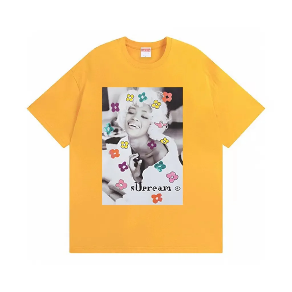 #S108 p110💰 Supreme Week1 Naomi Tee character print, loose fit, made of 260g combed cotton double yarn, all three standards from fabrics to accessories are in compliance with ZP, the slurry printing imported from Matsui Company will never crack, the whole piece adopts three-needle five-thread process (neckline-shoulder seam-sleeve seam double line, looks more three-dimensional and textured) and the same craftsmanship as the original version, classic version Feel free to compare zp. The whole piece adopts three-needle five-thread craftsmanship (neckline-shoulder seam-sleeve seam double thread, which looks more three-dimensional and textured). It has the same craftsmanship as the authentic original version, classic version. Color: white, black, red, yellow, gray, light blue, navy. Size: S M L XL XXL