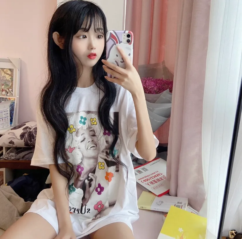 #S108 p110💰 Supreme Week1 Naomi Tee character print, loose fit, made of 260g combed cotton double yarn, all three standards from fabrics to accessories are in compliance with ZP, the slurry printing imported from Matsui Company will never crack, the whole piece adopts three-needle five-thread process (neckline-shoulder seam-sleeve seam double line, looks more three-dimensional and textured) and the same craftsmanship as the original version, classic version Feel free to compare zp. The whole piece adopts three-needle five-thread craftsmanship (neckline-shoulder seam-sleeve seam double thread, which looks more three-dimensional and textured). It has the same craftsmanship as the authentic original version, classic version. Color: white, black, red, yellow, gray, light blue, navy. Size: S M L XL XXL