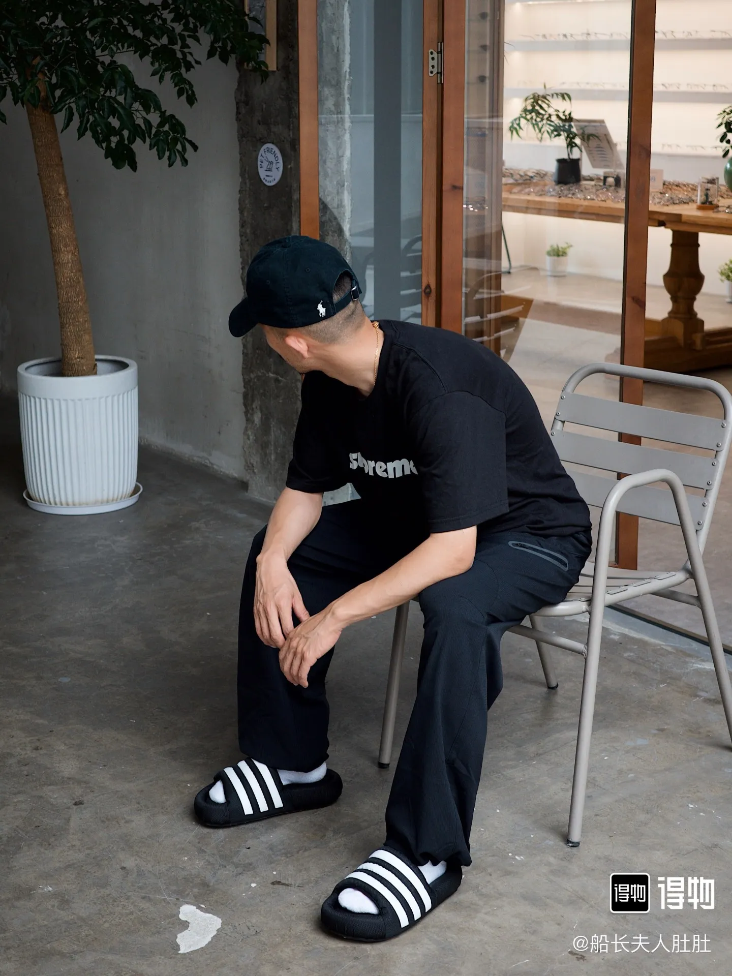 #S83 P110💰 Supreme SS24 Spring T-shirt Series WEEK9 PINLINE TEE Letter Logo round neck loose short-sleeved T-shirt. The same style for men and women is made of 260 grams of combed cotton double yarn. From fabrics to accessories, all three standards are complete and follow ZP. Imported Matsui Company slurry printing will never crack. The whole piece adopts three-needle five-thread technology. The neckline-shoulder seam-sleeve seam is double-lined, which looks more three-dimensional and textured.) The same process as the original version, classic version Feel free to compare zp. The whole piece adopts three-needle five-thread craftsmanship. The neckline-shoulder seam-sleeve seam is double-threaded, which looks more three-dimensional and textured.) It has the same craftsmanship as the original original, classic version. Color: black, green, white. Size: S M L XL XXL.